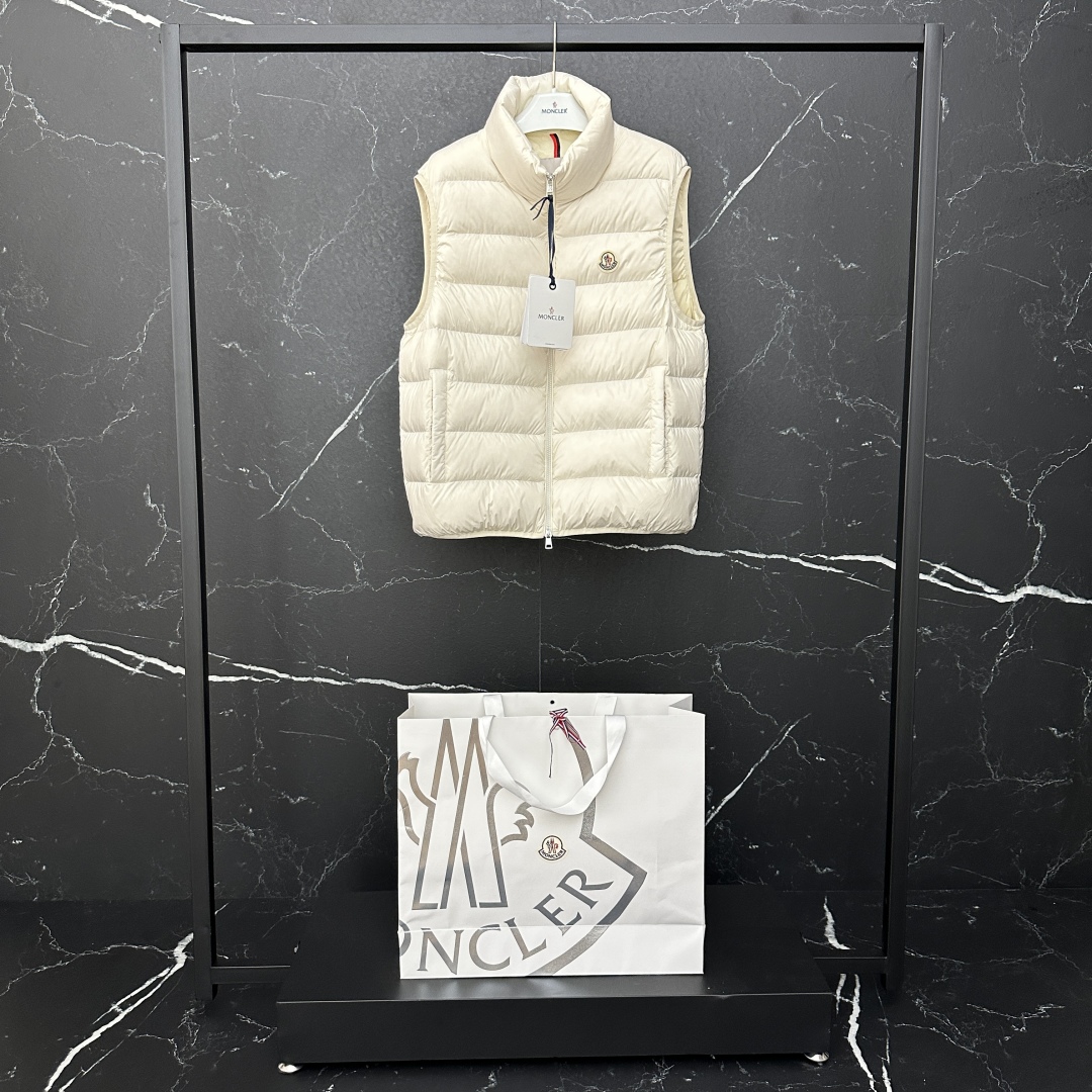 #正品级:🌹𝑴𝒐𝒏𝒄𝒍𝒆𝒓｜蒙口 /盟可睐 25𝒔𝒔 Vendavel 秋冬新品防风轻奢时尚立领羽绒马甲