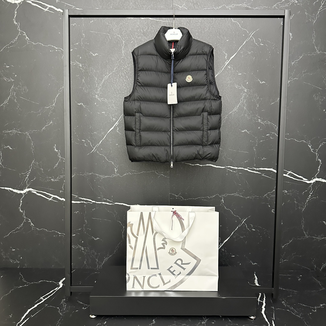 #正品级:🌹𝑴𝒐𝒏𝒄𝒍𝒆𝒓｜蒙口 /盟可睐 25𝒔𝒔 Vendavel 秋冬新品防风轻奢时尚立领羽绒马甲