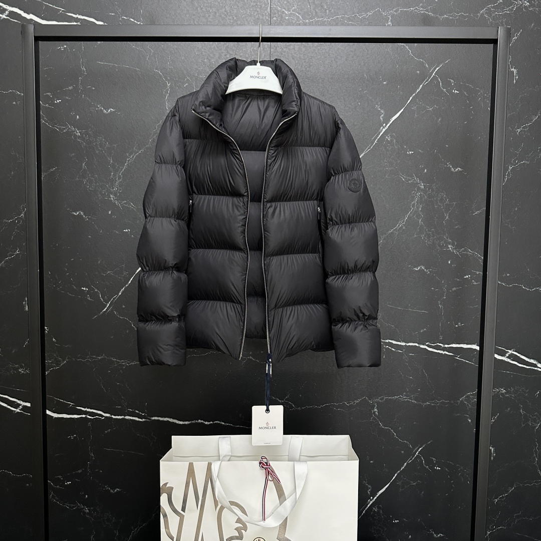 #正品级:𝑴𝒐𝒏𝒄𝒍𝒆𝒓|蒙口 /盟可睐 25𝒔𝒔 Tarn 秋冬新品立领面包加厚款轻奢休闲羽绒服男女款