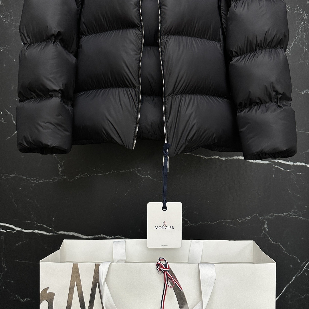 #正品级:𝑴𝒐𝒏𝒄𝒍𝒆𝒓|蒙口 /盟可睐 25𝒔𝒔 Tarn 秋冬新品立领面包加厚款轻奢休闲羽绒服男女款