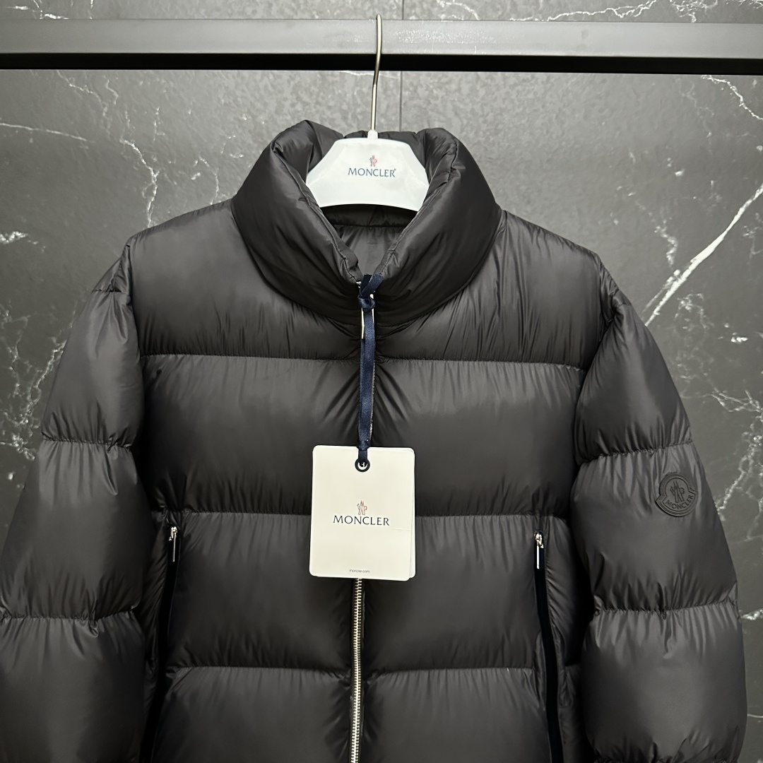 #正品级:𝑴𝒐𝒏𝒄𝒍𝒆𝒓|蒙口 /盟可睐 25𝒔𝒔 Tarn 秋冬新品立领面包加厚款轻奢休闲羽绒服男女款