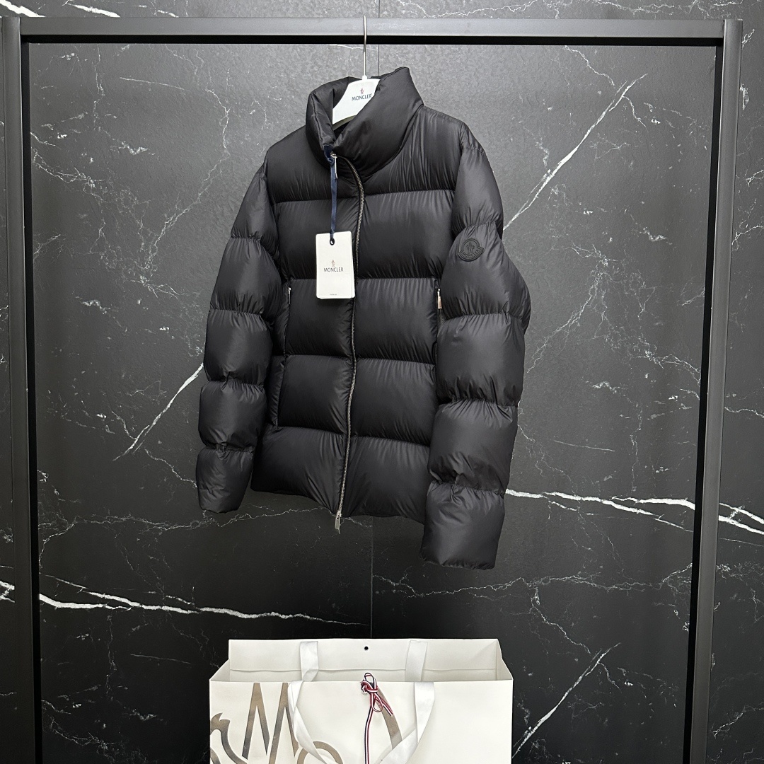 #正品级:𝑴𝒐𝒏𝒄𝒍𝒆𝒓|蒙口 /盟可睐 25𝒔𝒔 Tarn 秋冬新品立领面包加厚款轻奢休闲羽绒服男女款