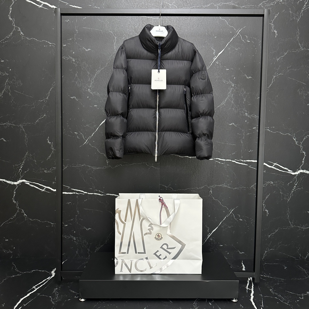 #正品级:𝑴𝒐𝒏𝒄𝒍𝒆𝒓｜蒙口 /盟可睐 25𝒔𝒔 Tarn 秋冬新品立领面包加厚款轻奢休闲羽绒服男女款