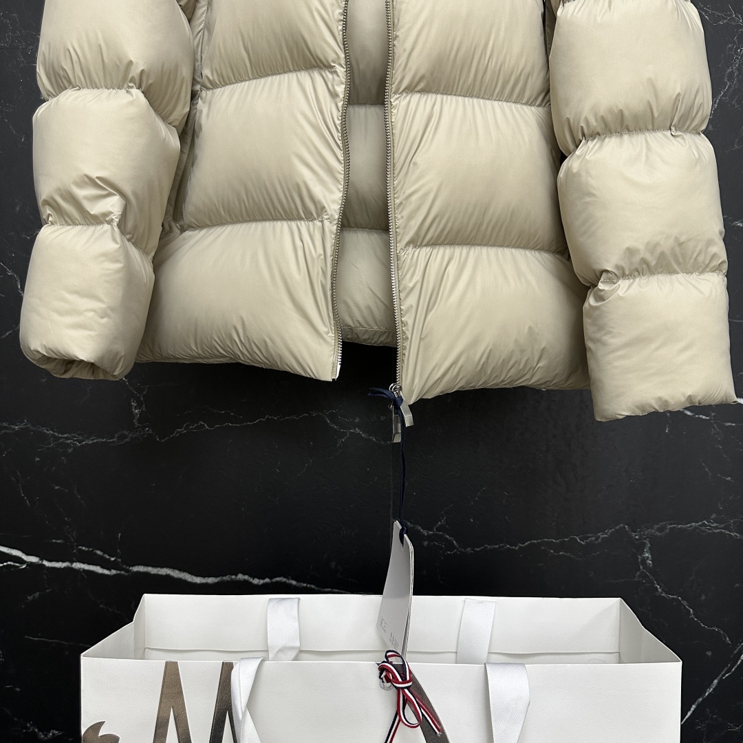 #正品级:𝑴𝒐𝒏𝒄𝒍𝒆𝒓｜蒙口 /盟可睐 25𝒔𝒔 Tarn 秋冬新品立领面包加厚款轻奢休闲羽绒服男女款