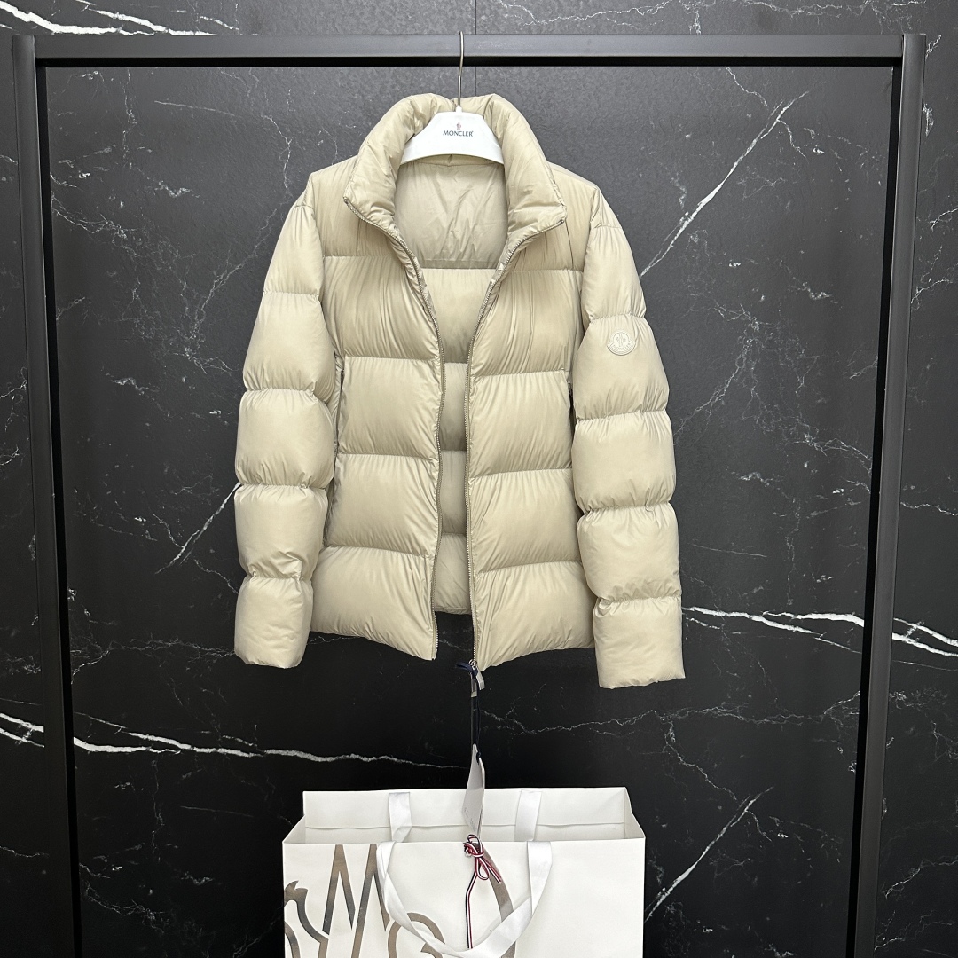 #正品级:𝑴𝒐𝒏𝒄𝒍𝒆𝒓｜蒙口 /盟可睐 25𝒔𝒔 Tarn 秋冬新品立领面包加厚款轻奢休闲羽绒服男女款