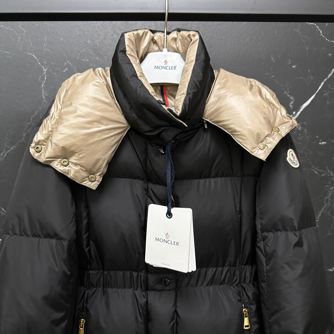 #正品级:𝐌𝐎𝐍𝐂𝐋𝐄𝐑｜蒙口 盟可睐 Agneux女士方形绗缝收腰黑金短款面包羽绒服#T67#SIZE
