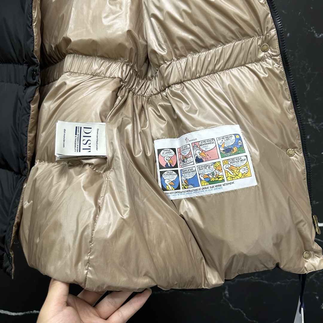 #正品级:𝐌𝐎𝐍𝐂𝐋𝐄𝐑｜蒙口 盟可睐 Agneux女士方形绗缝收腰黑金短款面包羽绒服#T67#SIZE