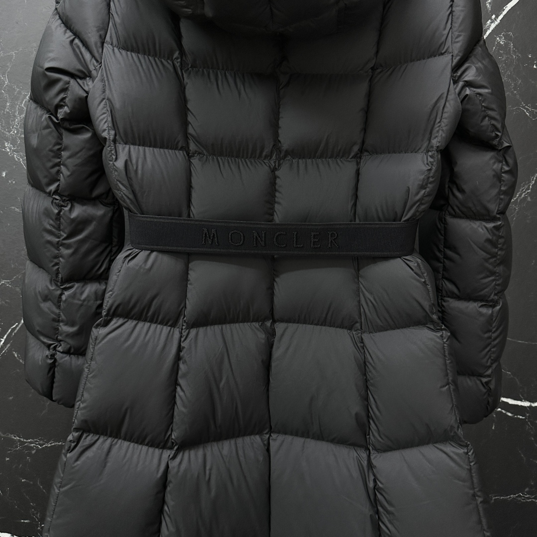 #正品级:𝑴𝒐𝒏𝒄𝒍𝒆𝒓｜蒙口 /盟可睐 Faucon 迪士尼在逃公主经典款，具有显高显瘦轻奢时尚，哑光