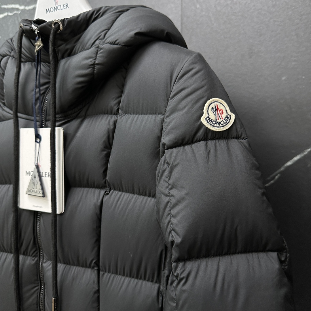 #正品级:𝑴𝒐𝒏𝒄𝒍𝒆𝒓｜蒙口 /盟可睐 Faucon 迪士尼在逃公主经典款，具有显高显瘦轻奢时尚，哑光