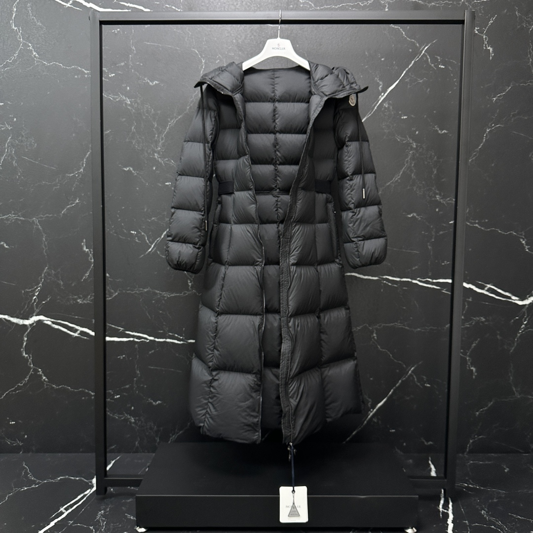 #正品级:𝑴𝒐𝒏𝒄𝒍𝒆𝒓｜蒙口 /盟可睐 Faucon 迪士尼在逃公主经典款，具有显高显瘦轻奢时尚，哑光