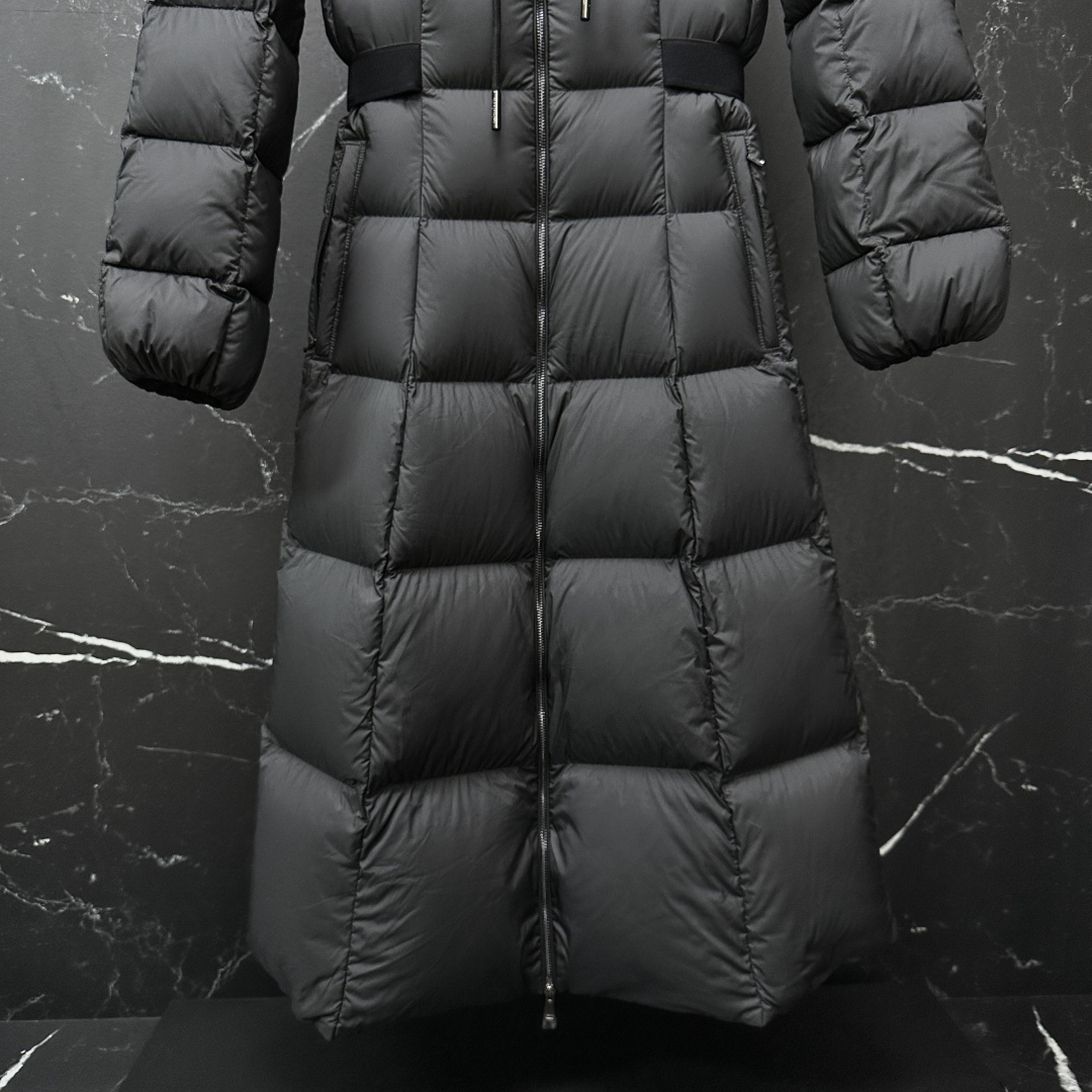 #正品级:𝑴𝒐𝒏𝒄𝒍𝒆𝒓｜蒙口 /盟可睐 Faucon 迪士尼在逃公主经典款，具有显高显瘦轻奢时尚，哑光