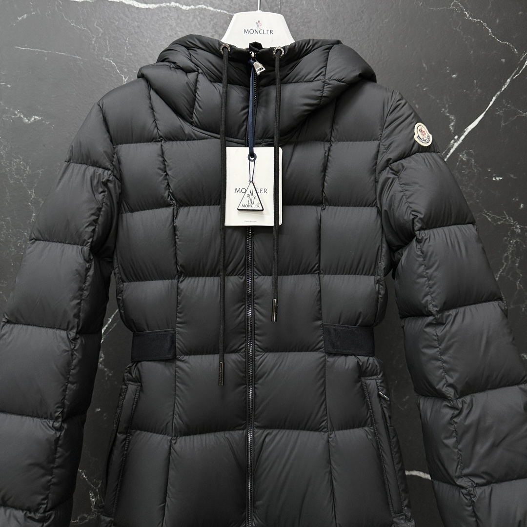 #正品级:𝑴𝒐𝒏𝒄𝒍𝒆𝒓｜蒙口 /盟可睐 Faucon 迪士尼在逃公主经典款，具有显高显瘦轻奢时尚，哑光