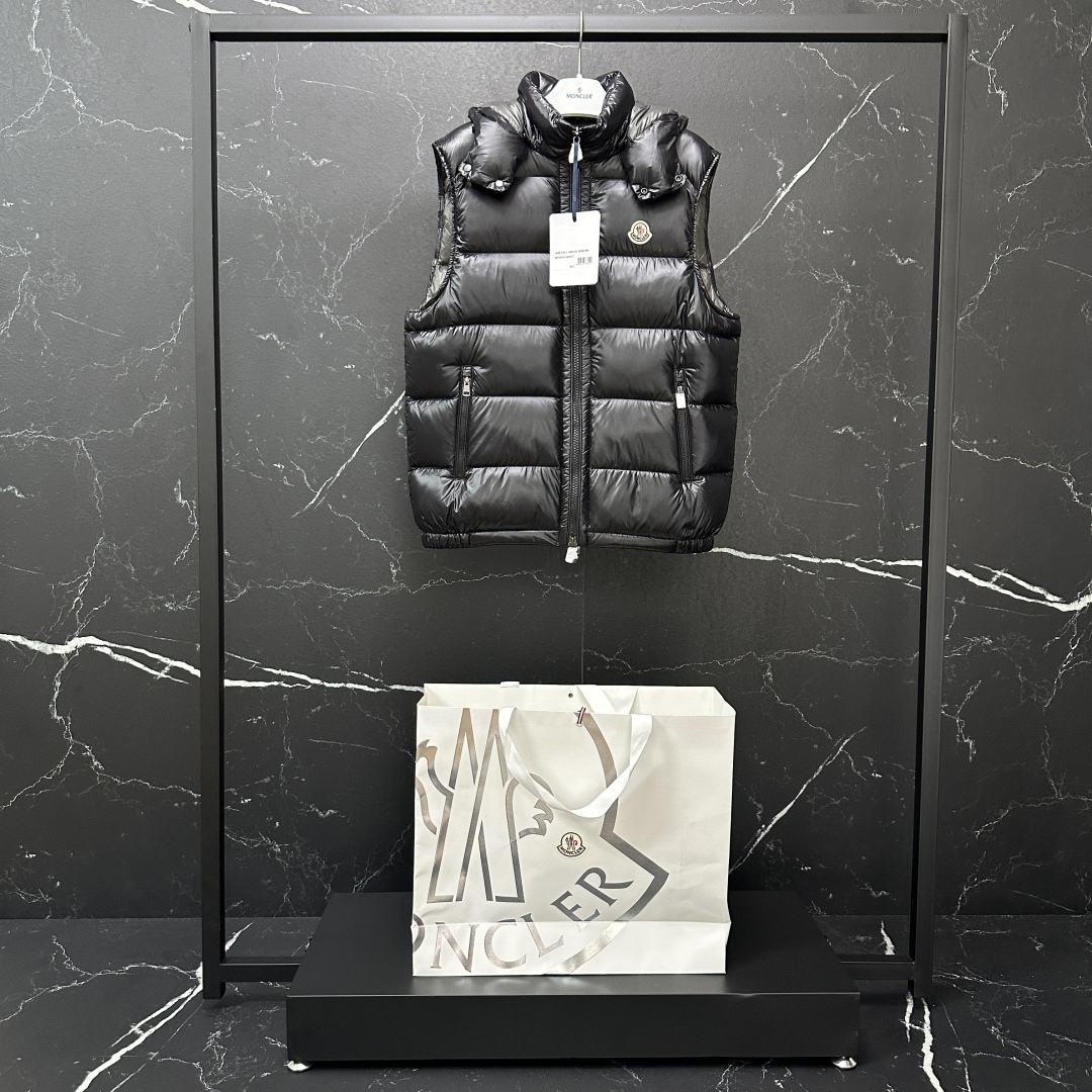 #正品级：🌹𝑴𝒐𝒏𝒄𝒍𝒆𝒓｜蒙口/盟可睐 𝑩𝒐𝒓𝒎𝒆𝒔系列 连帽羽绒马甲#040#𝑺𝑰𝒁𝑬:𝟭# 𝟮# 