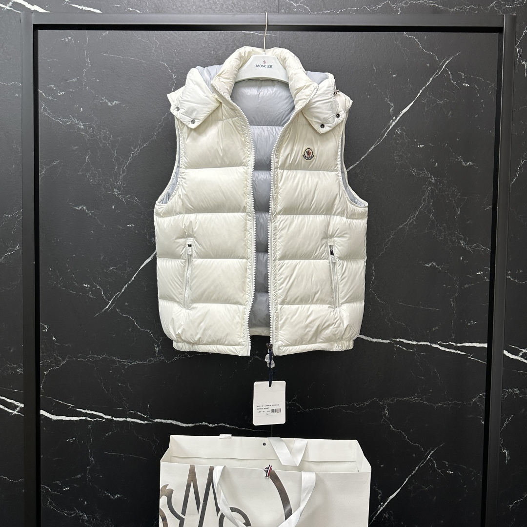 #正品级：🌹𝑴𝒐𝒏𝒄𝒍𝒆𝒓｜蒙口/盟可睐 𝑩𝒐𝒓𝒎𝒆𝒔系列 连帽羽绒马甲#040#𝑺𝑰𝒁𝑬:𝟭# 𝟮# 