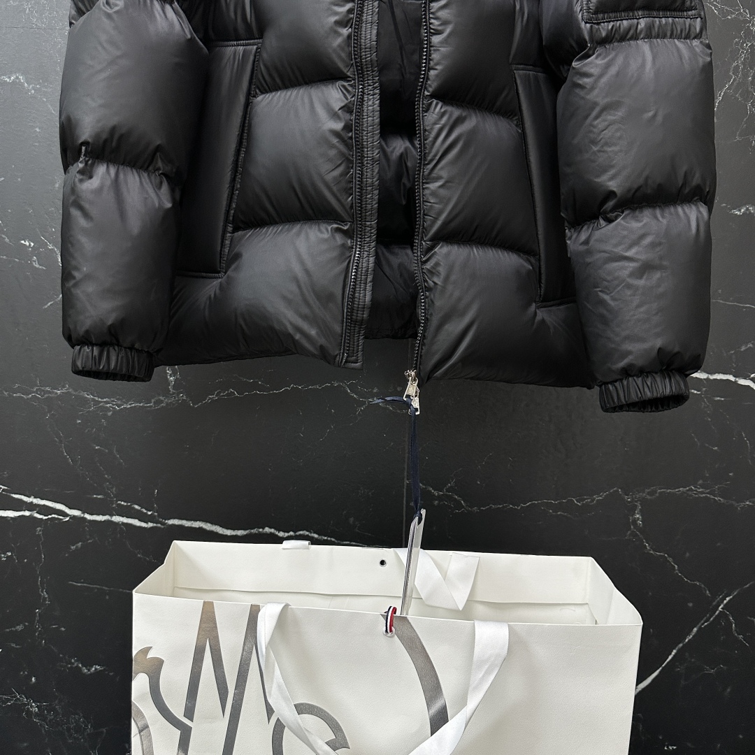 #正品级:𝑴𝒐𝒏𝒄𝒍𝒆𝒓|蒙口 /盟可睐 25𝒔𝒔 Couyere 秋冬新品连帽【可拆卸】轻奢时尚明星同