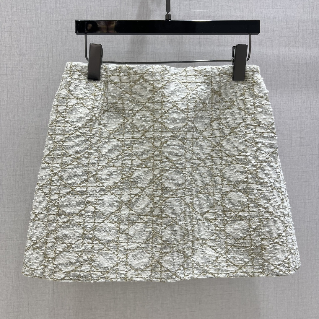 NO:493159,Highly recommended DIO*2025 spring and summer new style, rough diamond-shaped long-sleeved jacket diamond-shaped skirt, separate batches, high-quality imported materials from Italy, slightly straight and wide, heavy and high-quality products, comfortable to wear, more stylish, a style that is not picky about people, retro celebrity style, one color, SML code, high-quality skirt ABC,,dior, skirts, jackets & coats,alexander wang19860909强烈推荐 DIO*2025春夏新款 粗纺菱格长袖外套菱格半裙 分开拿批 高定意大利进口材质 轮廓微挺阔 重磅高货 穿着舒适 更具有型 一款完全不挑人穿着的衣型 复古名媛风 一个色 SML码 高品 半裙ABC,,dior,skirts,jackets & coats,alexander wang,Women's clothing