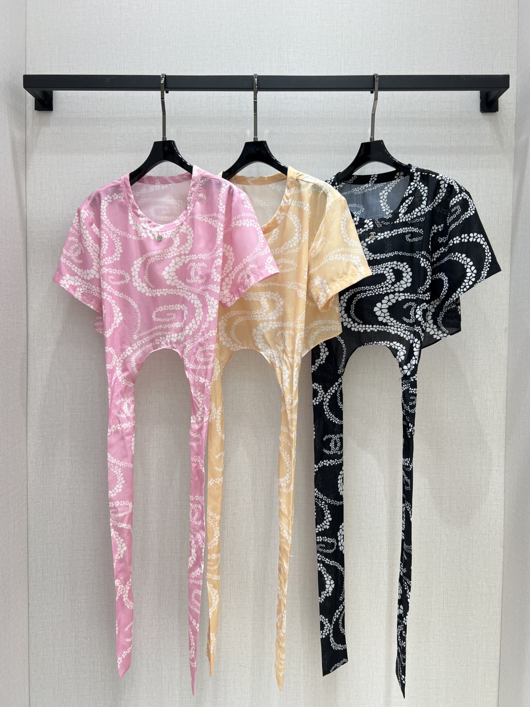 CHA 2025 S/S Short Sleeve Top with Ribbon & Camellia Print 2 cmp i1748160851639 5150 0 0
