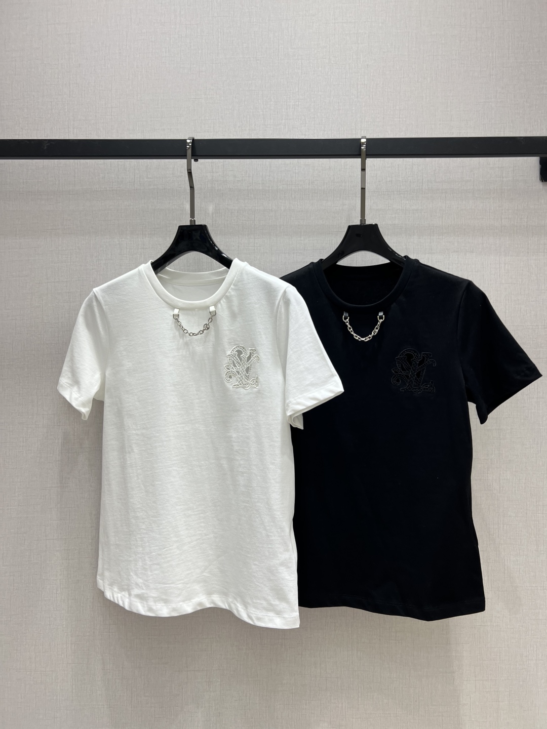 Louis Vuitton 2025 Spring/Summer Chain-Embroidered Short Sleeve T-Shirt 2 cmp i1748754941552 1423 0 0