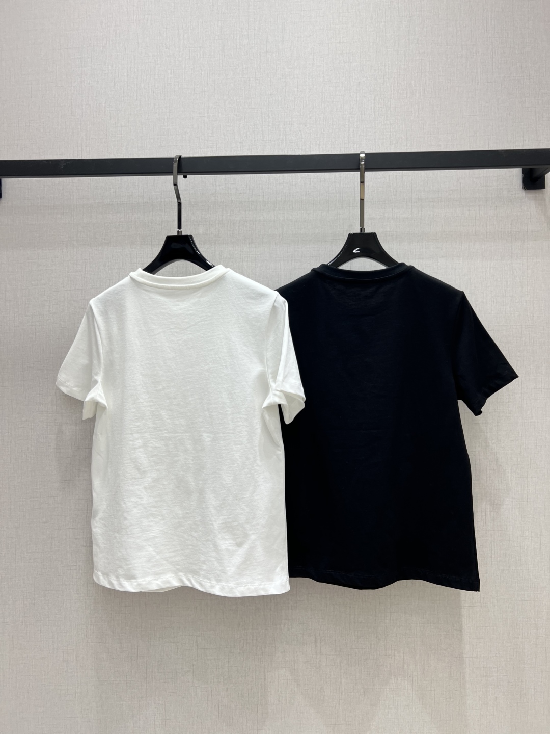 Louis Vuitton 2025 Spring/Summer Chain-Embroidered Short Sleeve T-Shirt 9 cmp i1748754941555 9857 0 7