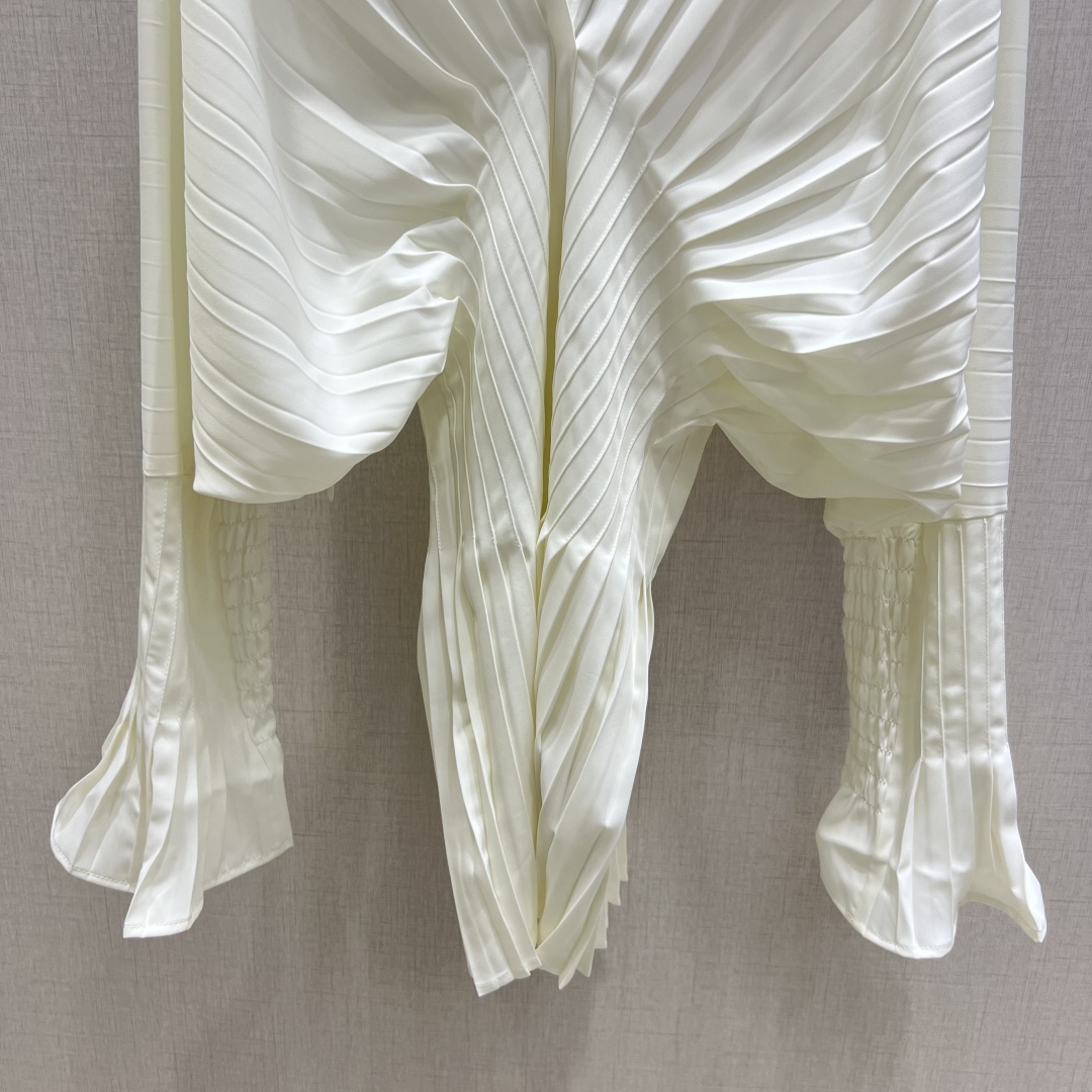 Elegant Pleated V-Neck Blouse with Flared Sleeves - Chic & Versatile 7 cmp a1754824835426 1330