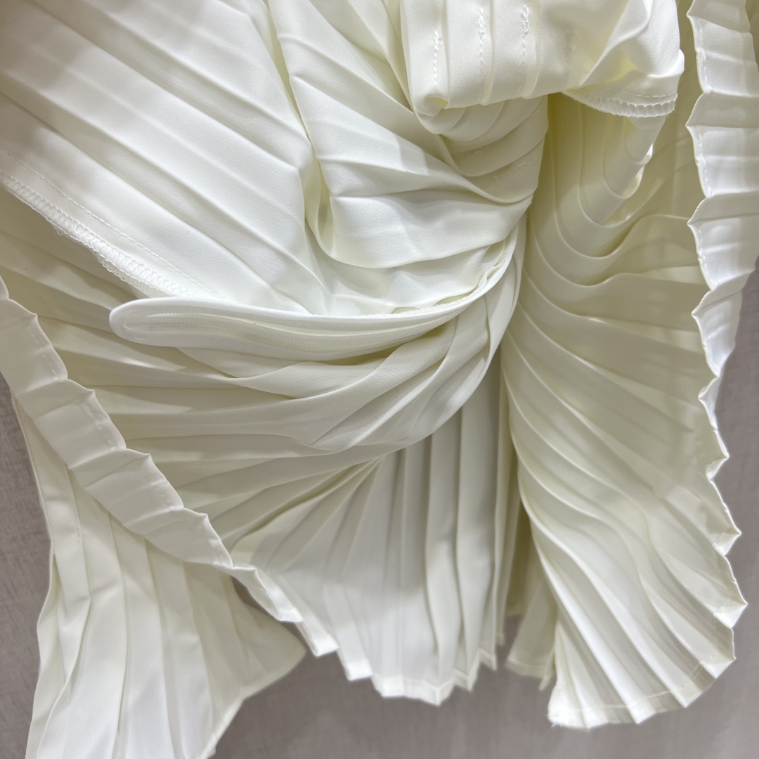 Elegant Pleated V-Neck Blouse with Flared Sleeves - Chic & Versatile 9 cmp a1754824835426 6380