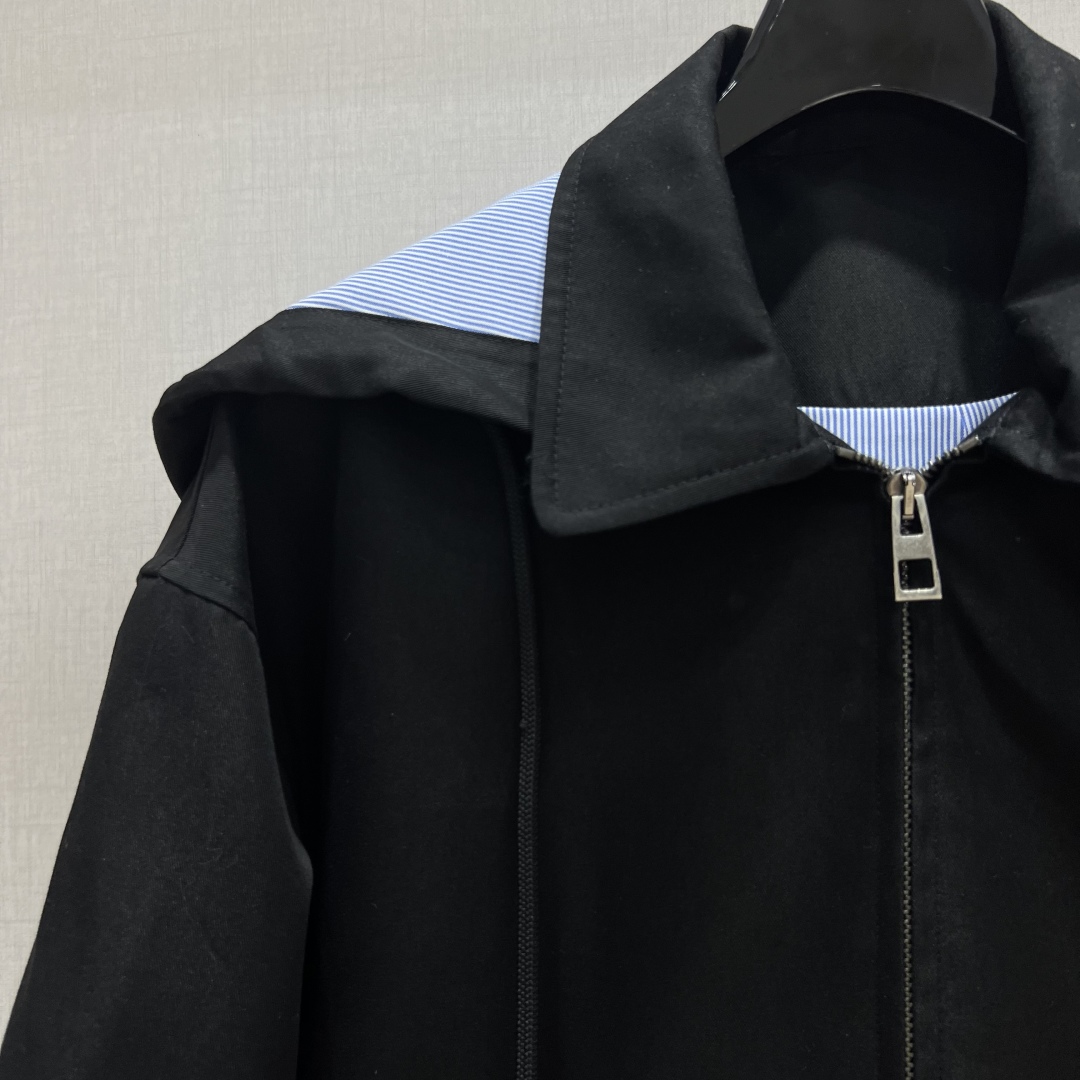 Loe Early Autumn 2025 Hooded Windbreaker with Striped Patchwork 4 cmp a1754979263207 3685