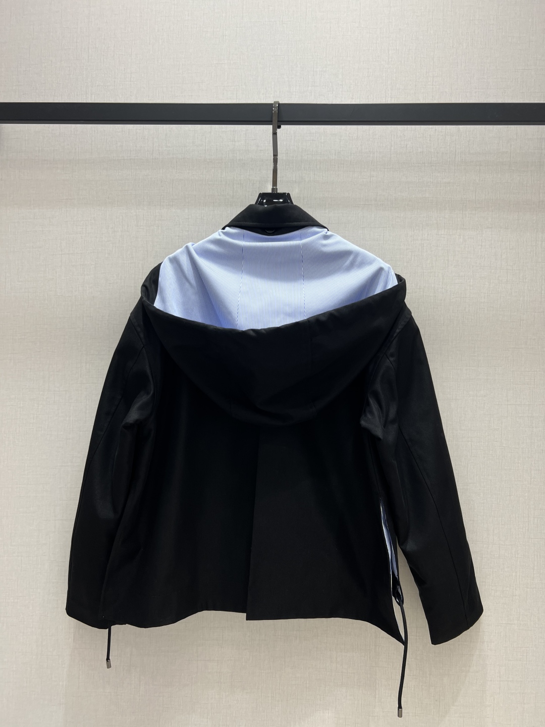Loe Early Autumn 2025 Hooded Windbreaker with Striped Patchwork 9 cmp a1754979267864 7736