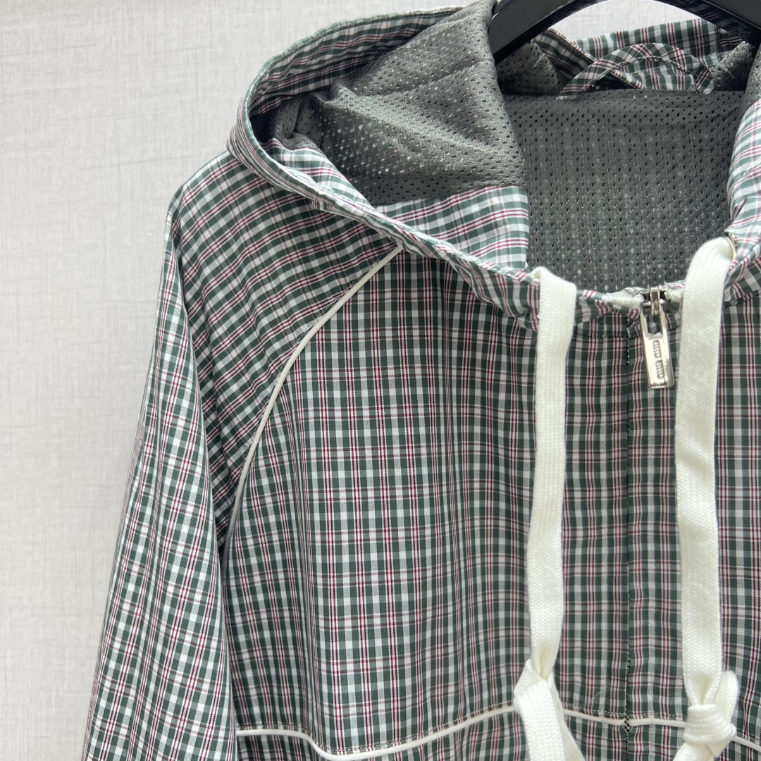 Miu Miu 2025 Early Autumn Plaid Hooded Jacket - Retro Style, Unisex 5 cmp a1754979989771 7076