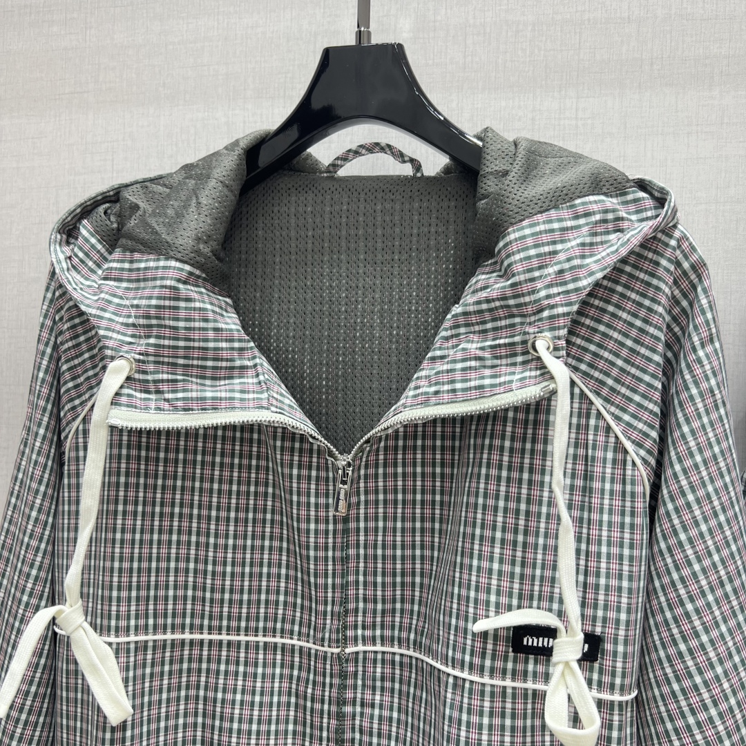 Miu Miu 2025 Early Autumn Plaid Hooded Jacket - Retro Style, Unisex 3 cmp a1754979989783 8252