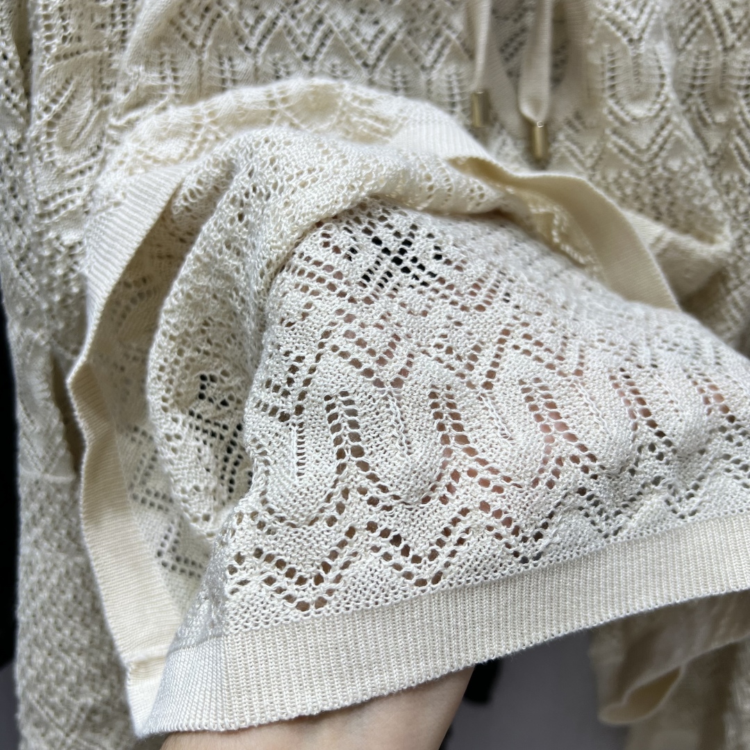 Zimmermann V-Neck Knitted Sweater - Elegant Bell Sleeve Design 8 cmp a1754980505902 2014