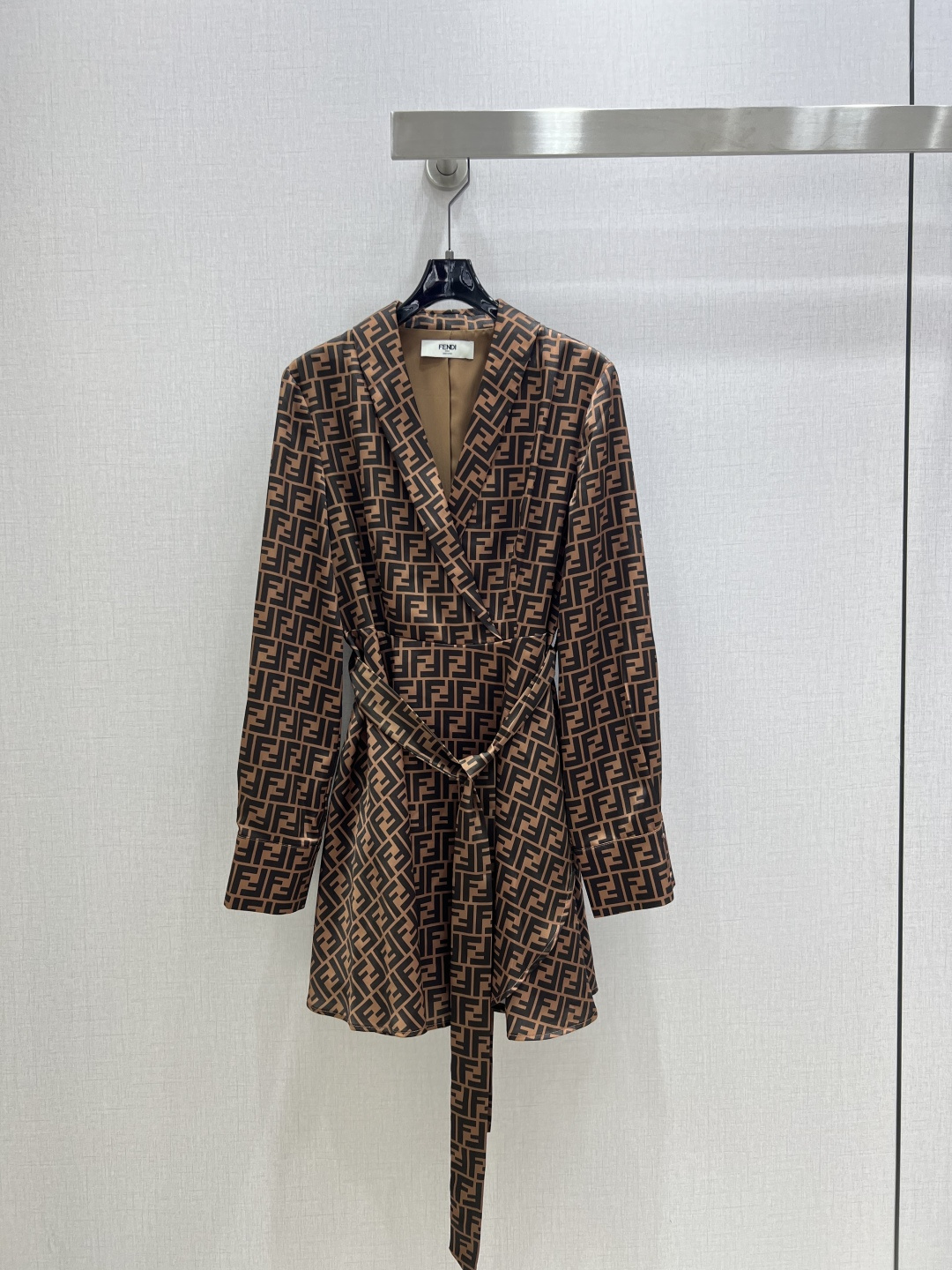 NO:496207,Highly recommended FEN*2025 early autumn new style, old-fashion belt long-sleeved dress, double F letter print, fashionable and casual, waist with cloth belt, outlined perfect waist, full of high-end feel, daily commuting and dates, two colors, SML code, high-quality ABC,,fendi, skirts, alexander wang19860909强烈推荐 FEN*2025早秋新款 老花腰带长袖连衣裙 双F字母印花 时髦随性 腰部配本布腰带 勾勒完美腰型 尽显高级感 日常通勤约会都可 两个色 SML码 高品质ABC,,fendi,skirts,alexander wang,Women's clothing