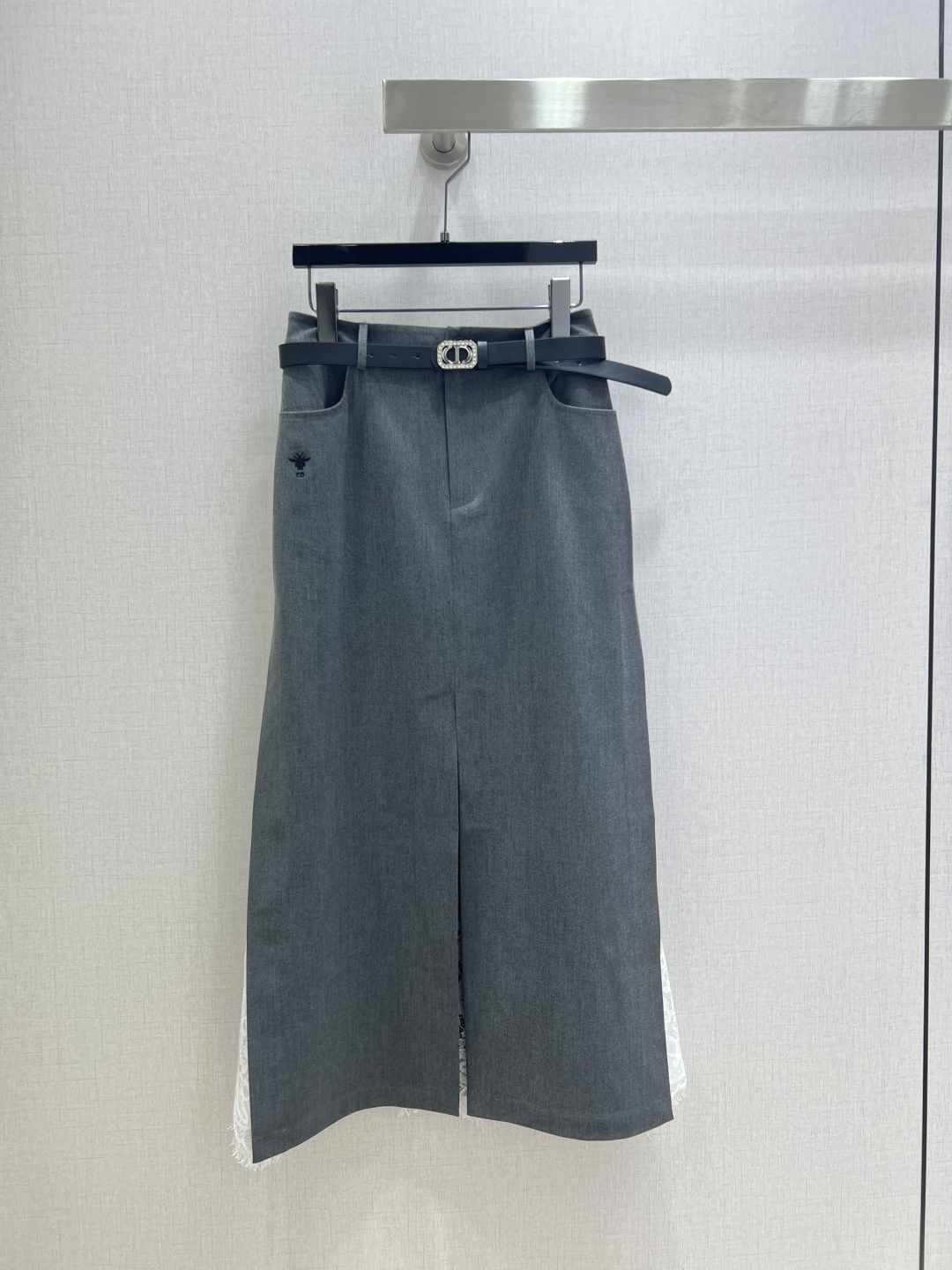 NO:502606,Highly recommended DIO*2025 early autumn new model, belt lace slit long skirt, comfortable and stylish texture, elegant and elegant design, daily OL can be worn to interpret classic British fashion, a timeless item, everything can be perfectly controlled ~ high-end ready-to-wear method, the details are so beautiful, the texture is great!  !  Age-reducing fashion, casual girlish feeling, strongly recommended!  Two colors SML code high quality ABC, dior, skirts, alexander wang19860909强烈推荐 DIO*2025早秋新款 腰带蕾丝开衩长半裙 质感舒适又有型 优雅气质设计 日常OL都可穿搭演绎经典英伦时尚 一款永不过时的单品 各种都能完美驾驭～高级成衣做法,细节美到爆 质感棒棒哒！！ 减龄 时尚 休闲少女感,强推！两个色 SML码 高品质ABC,,dior,skirts,alexander wang,Women's clothing