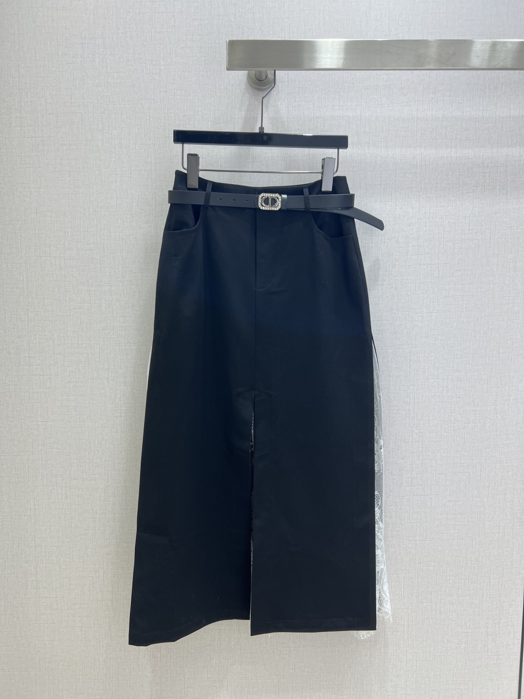 NO:502596,Highly recommended DIO*2025 early autumn new model, belt lace slit long skirt, comfortable and stylish texture, elegant and elegant design, daily OL can be worn to interpret classic British fashion, a timeless item, everything can be perfectly controlled ~ high-end ready-to-wear method, the details are so beautiful, the texture is great!  !  Age-reducing fashion, casual girlish feeling, strongly recommended!  Two colors SML code high quality AB, dior, skirts, alexander wang19860909强烈推荐 DIO*2025早秋新款 腰带蕾丝开衩长半裙 质感舒适又有型 优雅气质设计 日常OL都可穿搭演绎经典英伦时尚 一款永不过时的单品 各种都能完美驾驭～高级成衣做法,细节美到爆 质感棒棒哒！！ 减龄 时尚 休闲少女感,强推！两个色 SML码 高品质AB,,dior,skirts,alexander wang,Women's clothing