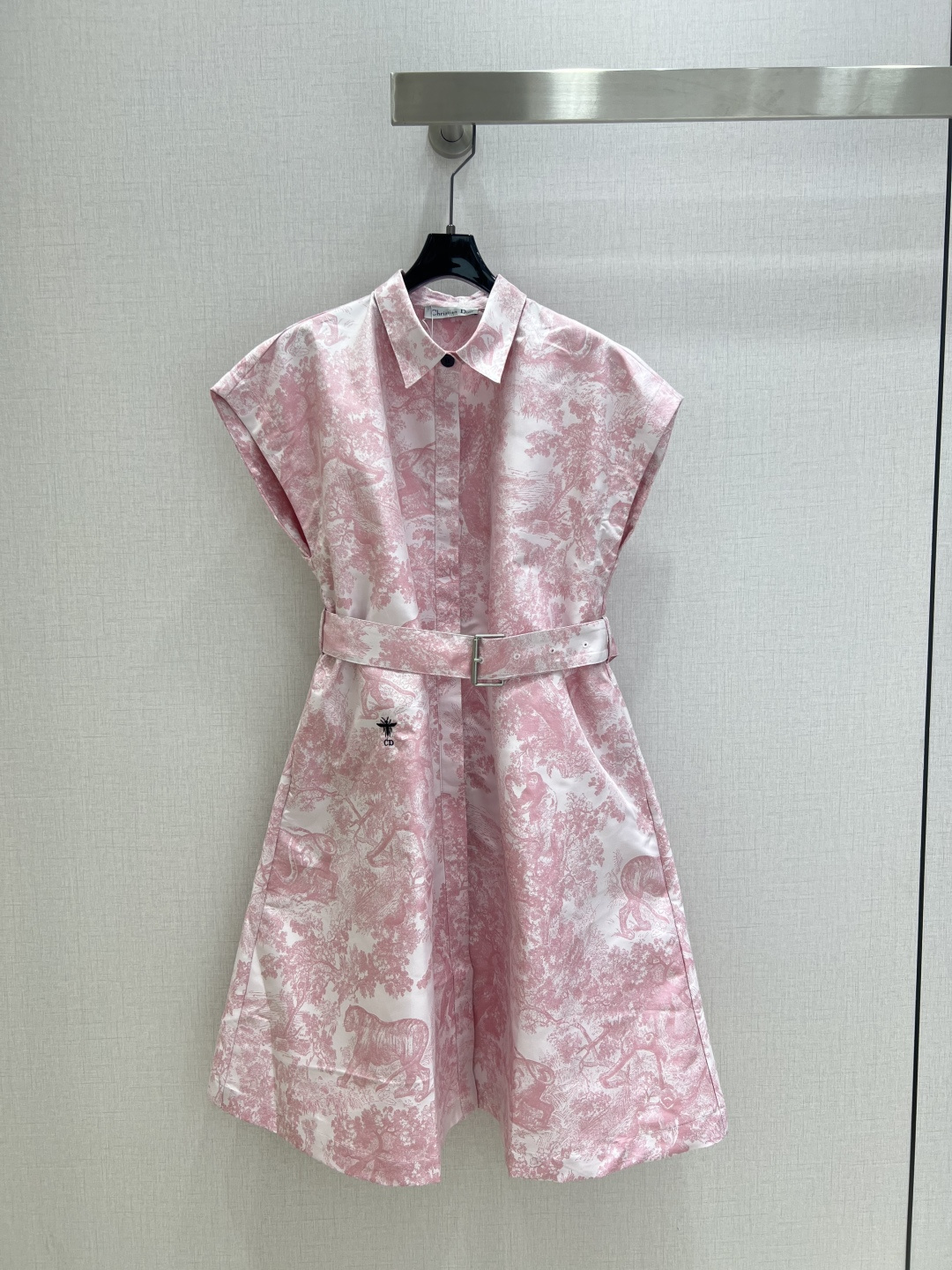 NO:496190,Highly recommended DIO*2025 early autumn new model map printed belt dress new model falls in love with high-end handicrafts series at first sight very high-end imported high-density texture carefully looking at the details The upper body is very cool, clean and productive, and enhance temperament~~Full according to the level of high-quality ready-to-wear, I can't help but love it. A must-have item for temperament MM two colors SML code High-quality ABC,,dior, skirts,alexander wang19860909强烈推荐 DIO*2025早秋新款 地图印花腰带连衣裙 新款 一眼爱上高级手工坊系列款 非常高级的进口高密度质地 仔细看细节 上身非常飒 干净有品 提气质~~完全按照高定成衣水准 无法不爱 气质MM必入单品 两个色 SML码 高品质ABC,,dior,skirts,alexander wang,Women's clothing
