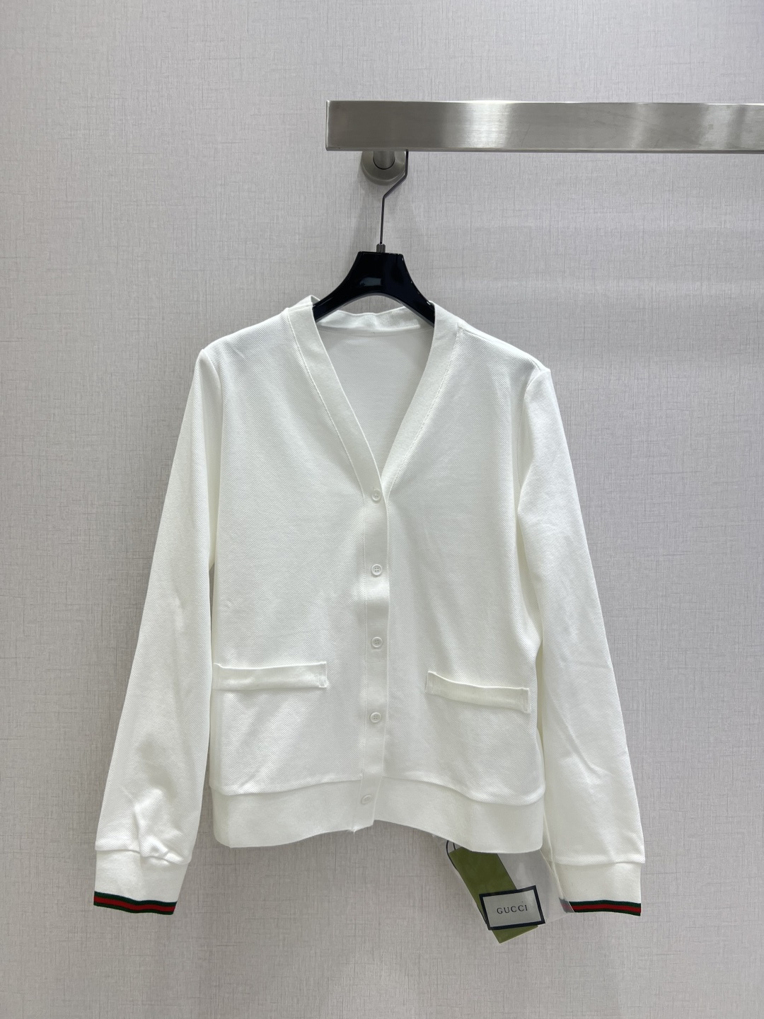 NO:496304,Highly recommended GUC*2025 early autumn new style simple cardigan jacket exquisite workmanship one color SML code high quality ABC, gucci, jackets & coats, alexander wang19860909强烈推荐 GUC*2025早秋新款 简约开衫外套 做工精致 一个色 SML码 高品质ABC,,gucci,jackets & coats,alexander wang,Women's clothing