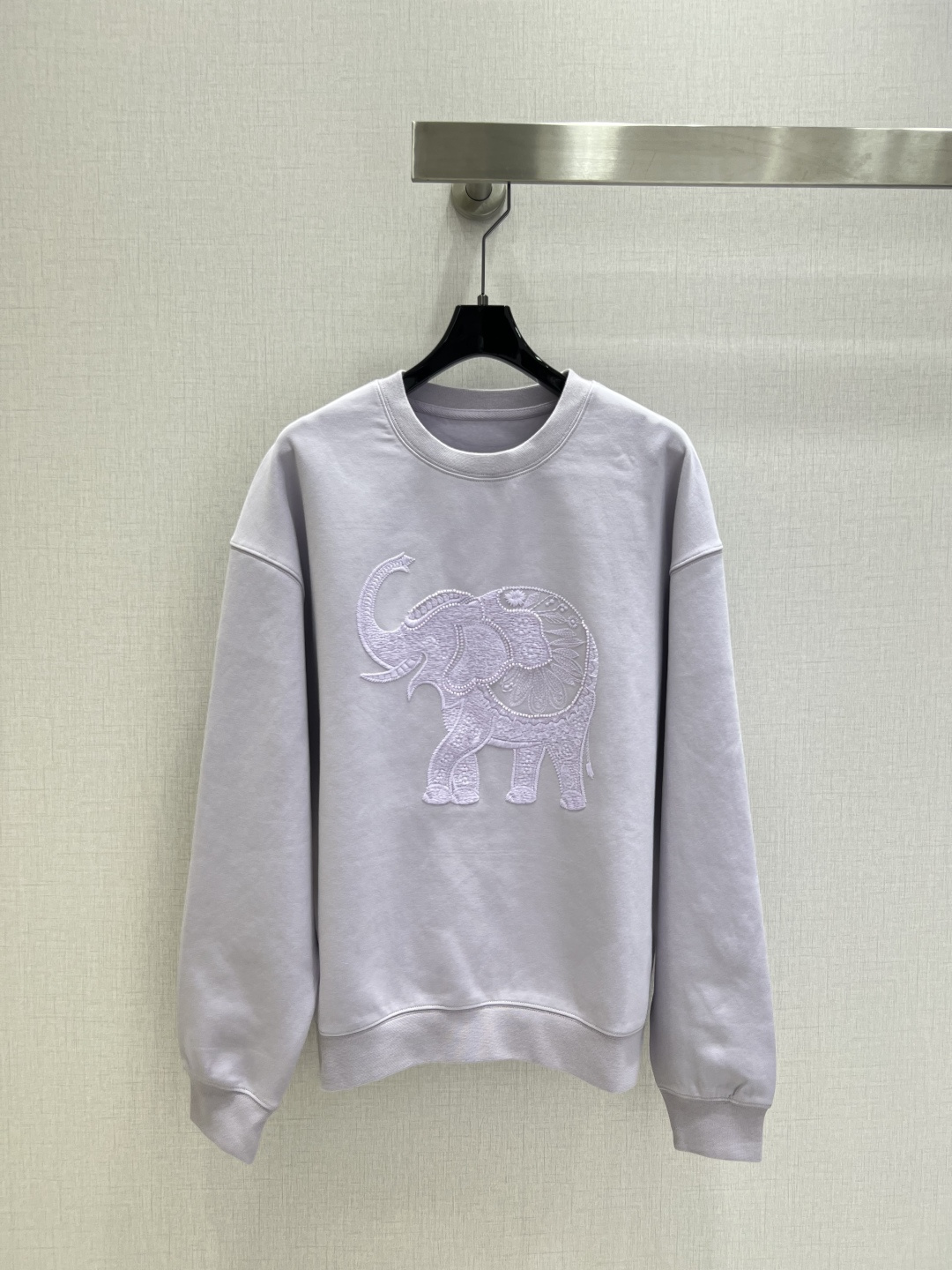 NO:500733,Highly recommended Max* 2025 early autumn new style, elephant embroidered long-sleeved sweatshirt, front embroidered beads, large pattern atmospheric, air cotton fabric, breathable and three-dimensional!  Three colors SML code high quality ABC, hoodie, sweatshirts, alexander wang19860909强烈推荐 Max* 2025早秋新款 大象刺绣长袖卫衣 前面刺绣串珠 大图案大气 空气棉面料 透气立体！三个色 SML码 高品质ABC,,hoodie,sweatshirts,alexander wang,Women's clothing
