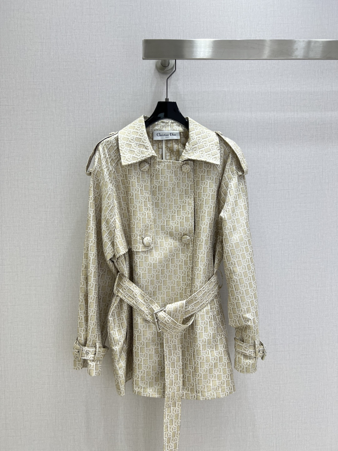 NO:496237,Highly recommended DIO*2025 early autumn new style, full-print belt jacket, Monograw penetration print, high-end and elegant, full of high-end outfit, innovative fabric, light and soft, and the real thing is very good!  The upper body is fashionable and versatile, beautiful!  High-quality workmanship depends on details One color SML code High-quality ABC,,dior,jackets & coats,alexander wang19860909强烈推荐 DIO*2025早秋新款 满印腰带外套 Monograw渗透印花 高级大气 满满的穿搭高级感 创新面料 轻盈柔软 实物非常赞！上身洋气百搭,美美哒！高品质做工看细节 一个色 SML码 高品质ABC,,dior,jackets & coats,alexander wang,Women's clothing