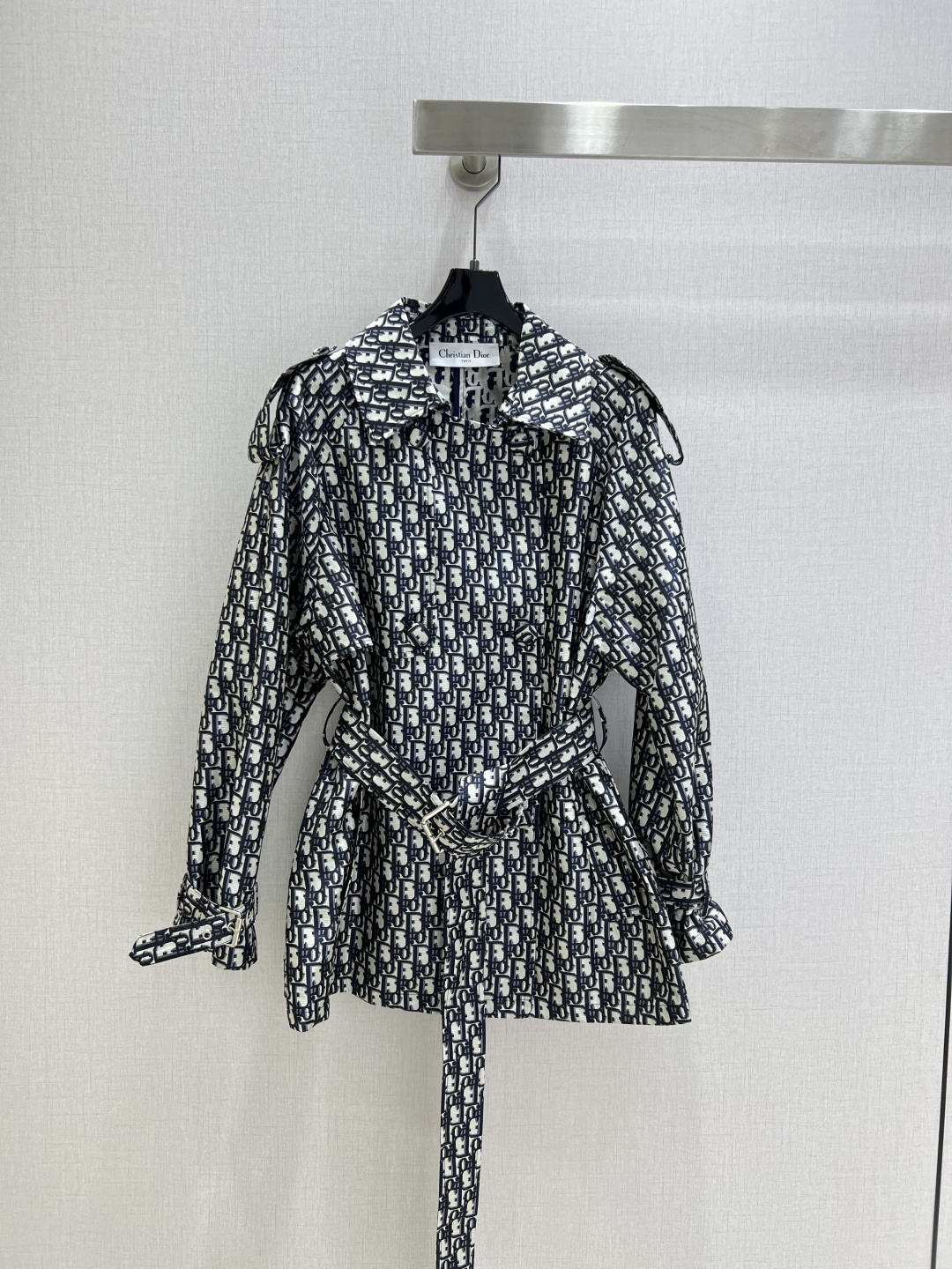 NO:496250,Highly recommended DIO*2025 early autumn new style, classic full-print belt jacket, Monograw penetration print, high-end and elegant, full of high-end outfit, innovative fabric, light and soft, and the real thing is very good!  The upper body is fashionable and versatile, beautiful!  High-quality workmanship depends on details One color SML code High-quality ABC,,dior,jackets & coats,alexander wang19860909强烈推荐 DIO*2025早秋新款 经典满印腰带外套 Monograw渗透印花 高级大气 满满的穿搭高级感 创新面料 轻盈柔软 实物非常赞！上身洋气百搭,美美哒！高品质做工看细节 一个色 SML码 高品质ABC,,dior,jackets & coats,alexander wang,Women's clothing