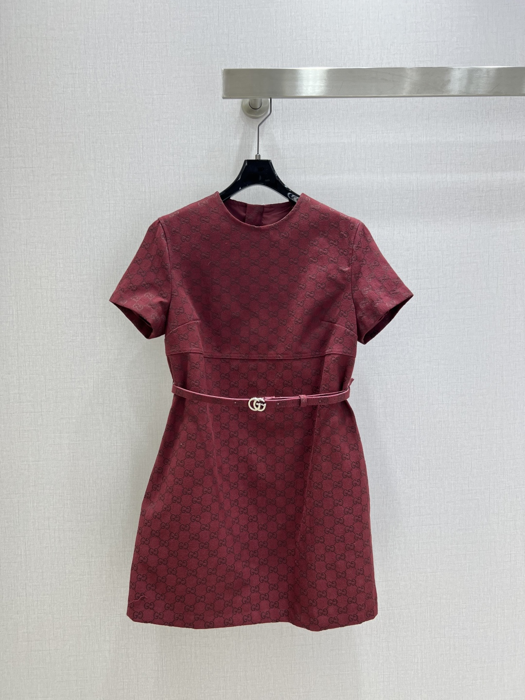 NO:569777,Highly recommend GUC*2025 new early autumn classic presbyopic round neck dress!  Comes with custom belt hardware!  The classic slim fit is versatile and fashionable!  Luxurious and high-end original customized GG jacquard fabric has a three-dimensional and stylish texture!  One color SMLXL code high quality ABC,,gucci,skirts,alexander wang19860909强烈推荐 GUC*2025早秋新款 经典老花圆领连衣裙！搭配腰带定制五金配件！经典的修身版型不挑人百搭又时髦！奢华又高级原版定制GG提花面料质感立体有型！一个色 SMLXL码 高品质ABC,,gucci,skirts,alexander wang,Women's clothing