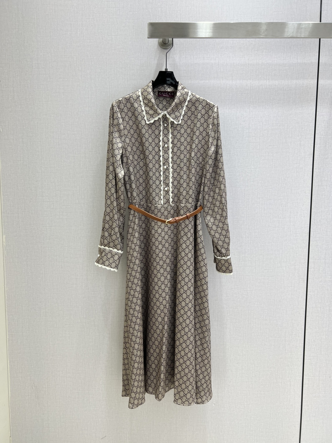 NO:534801,Highly recommended GUC*2025 early autumn new style, printed lace lace dress, classic colors never go out of date. This sweet and high-end dress is fashionable and easy to wear. It is matched with a horse-bit buckle custom belt at the waist, and it is easy to concave. The imported fabric feels super comfortable!  The style of a celebrity girl is elegant and high-end!  !  Super stylish, everyone must buy!  A must-have single color for wardrobe that is not picky about people. One color. SML code. High-quality ABC, gucci, skirts, alexander wang.19860909强烈推荐 GUC*2025早秋新款 印花拼蕾丝花边连衣裙 经典花色永不过时 这款气质甜美高级的连衣裙时髦好穿 腰间搭配马衔扣定制腰带 轻松凹造型~进口面料质感超舒适！名媛少女风 优雅又高级！！超级有范儿 人手必入！不挑人的衣橱必备款单色 一个色 SML码 高品质ABC,,gucci,skirts,alexander wang,Women's clothing