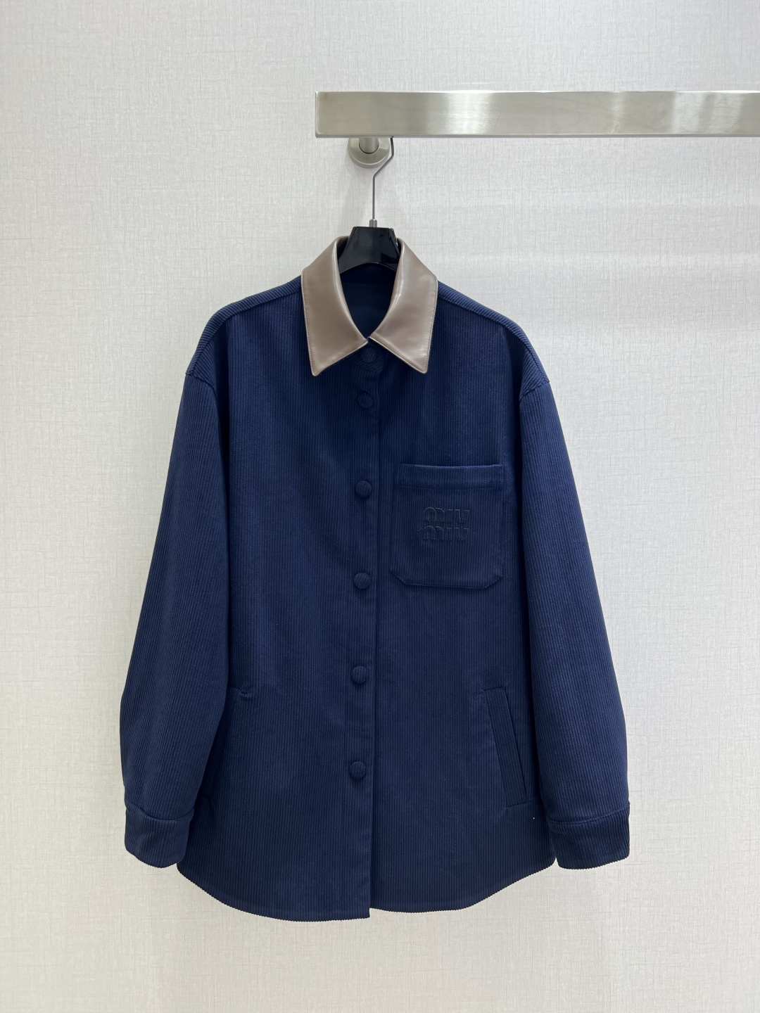 NO:490890,Highly recommended MIU*2025 early autumn new corduroy long-sleeved jacket cotton elegant temperament design everyday OL OK dressing to interpret classic British fashion A timeless item One color SML code High quality, Miumiu, jackets & coats, alexander wang19860909强烈推荐 MIU*2025早秋新款 灯芯绒长袖外套 棉 优雅气质设计 日常OL都OK 穿搭演绎经典英伦时尚 一款永不过时的单品 一个色 SML码 高品质,,miumiu,jackets & coats,alexander wang,Women's clothing