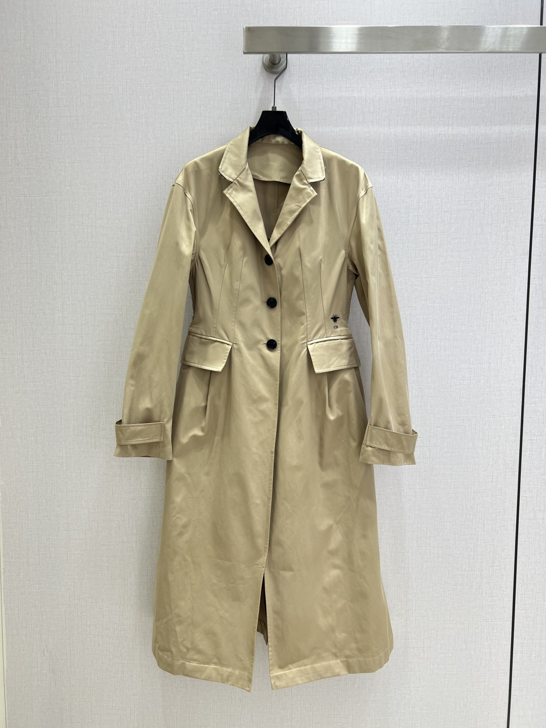 NO:494604,Highly recommended DIO*2025 early autumn new style, pocket long windbreaker jacket, removable corset design, gentle and high-end to show temperament, selected cotton fabrics, strong and stylish, the upper body is the blogger's fashionable style, classic and practical wear, it is the style that will never be outdated in n years, waist-hugging long style, easy to grasp the temperament waist, matched with the same series of shorts, cool and fashionable, very particular workmanship, fabric and details are superb, one color, SMLXL code, high-quality ABC,,dior, shorts, jackets & coats,alexander wang19860909强烈推荐 DIO*2025早秋新款 口袋长款风衣外套 可拆卸束身衣设计 温柔高级显气质 精选纯棉面料打造 力挺有型 上身就是博主时髦范 经典实穿 是那种n年都不会过时的款 收腰长款版型 轻松拿捏气质腰身 搭配同系列短裤上身效果拉风 酷飒时髦 做工十分讲究 面料到细节都是超级赞的 一个色 SMLXL码 高品质ABC,,dior,shorts,jackets & coats,alexander wang,Women's clothing