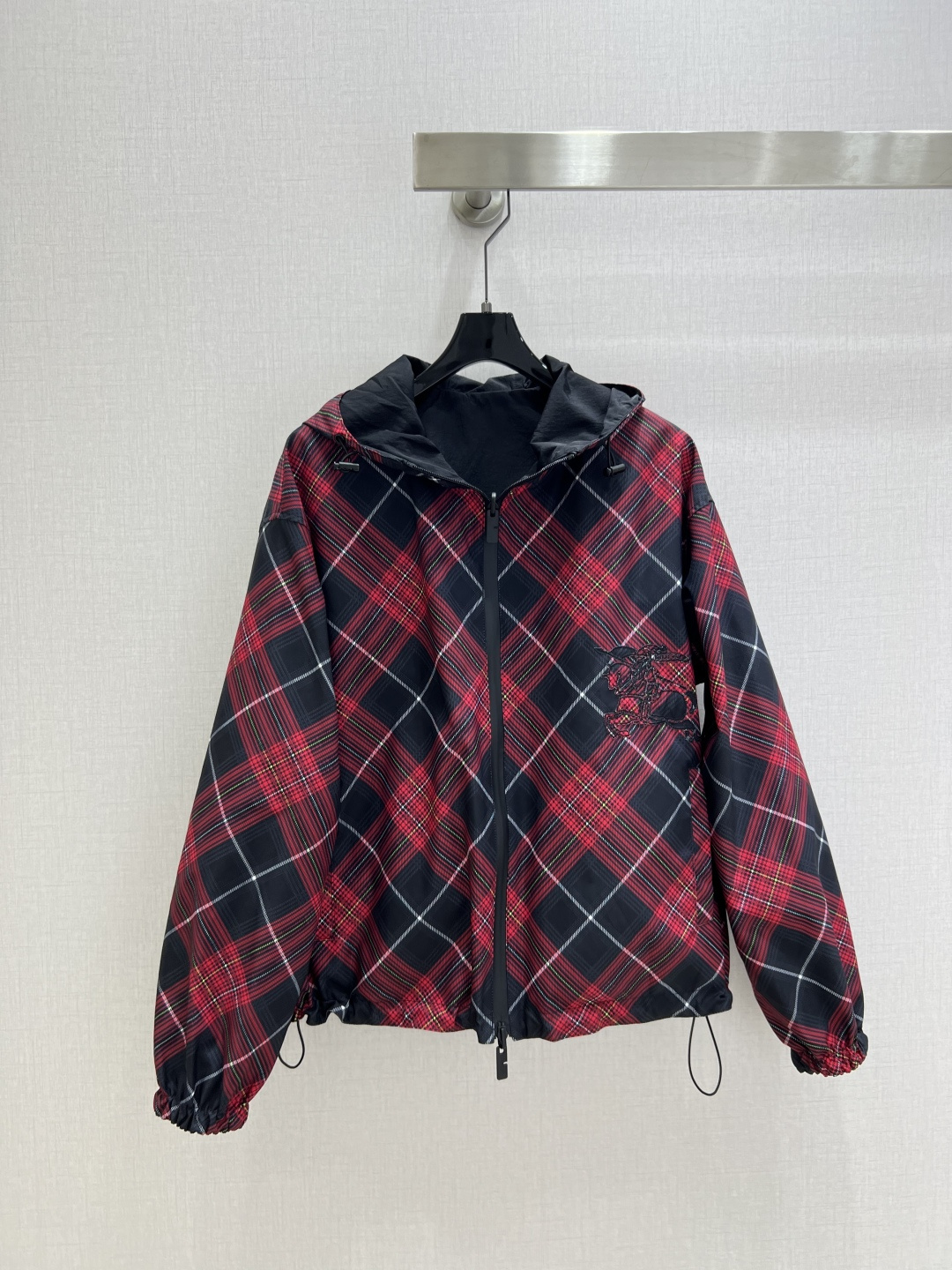 NO:494564,Highly recommended BUR*2025 early autumn new style, double-sided windbreaker jacket, patch embroidered decoration, delicate and soft texture, classic age-reducing item!  Design fashionable style without picking up people's upper body and making you look slim. Two colors SML code. High-quality ABC, burberry, jackets & coats, alexander wang19860909强烈推荐 BUR*2025早秋新款 双面穿风衣外套 贴布绣花装饰 质感细腻软糯 经典减龄单品！设计时髦版型不挑人上身巨显瘦 两个色 SML码 高品质ABC,,burberry,jackets & coats,alexander wang,Women's clothing