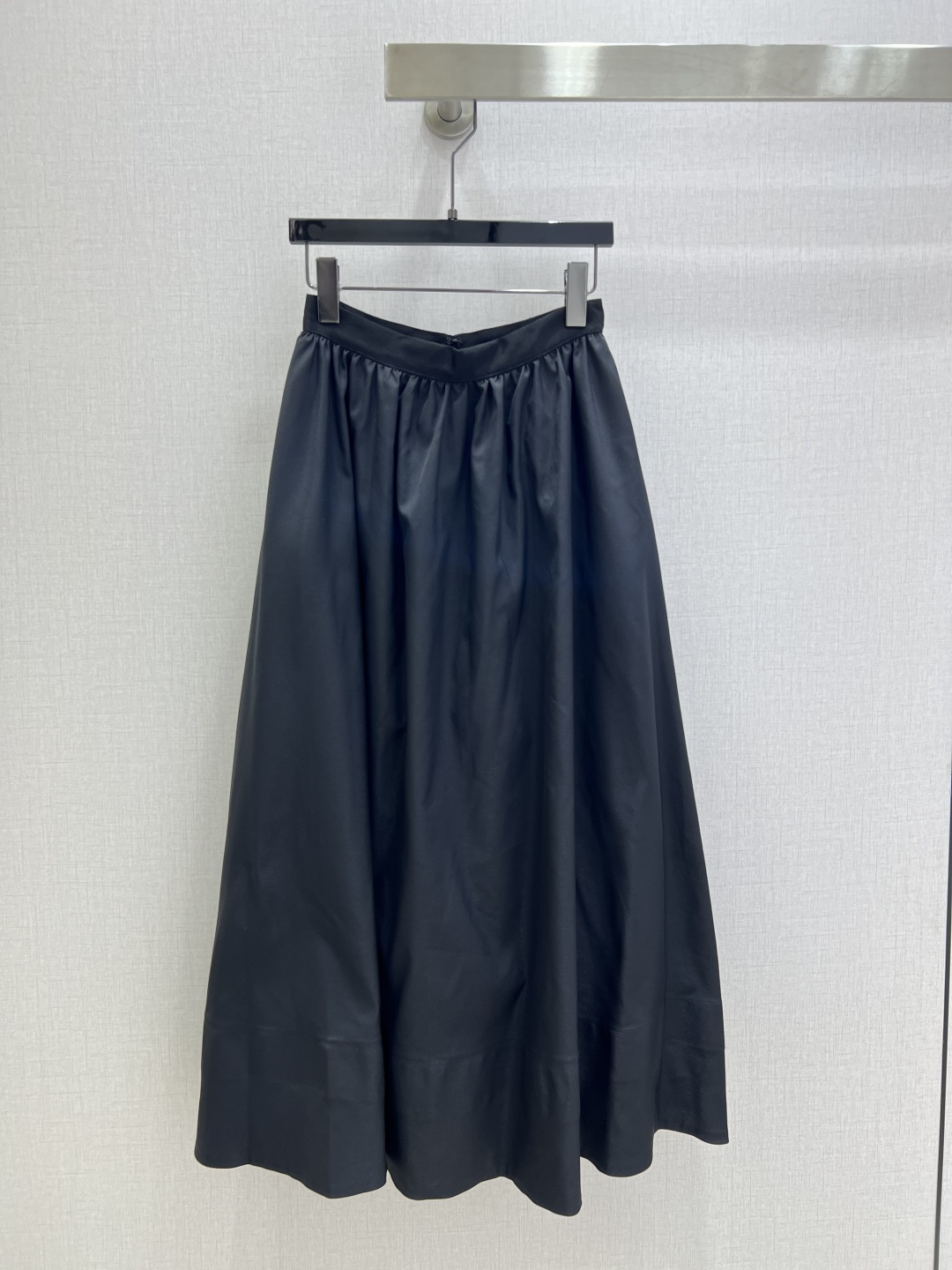 NO:497969,Highly recommended DIO*2025 early autumn new style, solid color long skirt, extremely elegant, a very suitable model for everyday shopping or workplace party, exuding high-end temperament, one color SMLXL code, high-quality ABC,,dior, skirts, alexander wang19860909强烈推荐 DIO*2025早秋新款 纯色长半裙 优雅至极 日常逛街或者职场Party都很适合的一款 散发着高级气质 一个色 SMLXL码 高品质ABC,,dior,skirts,alexander wang,Women's clothing
