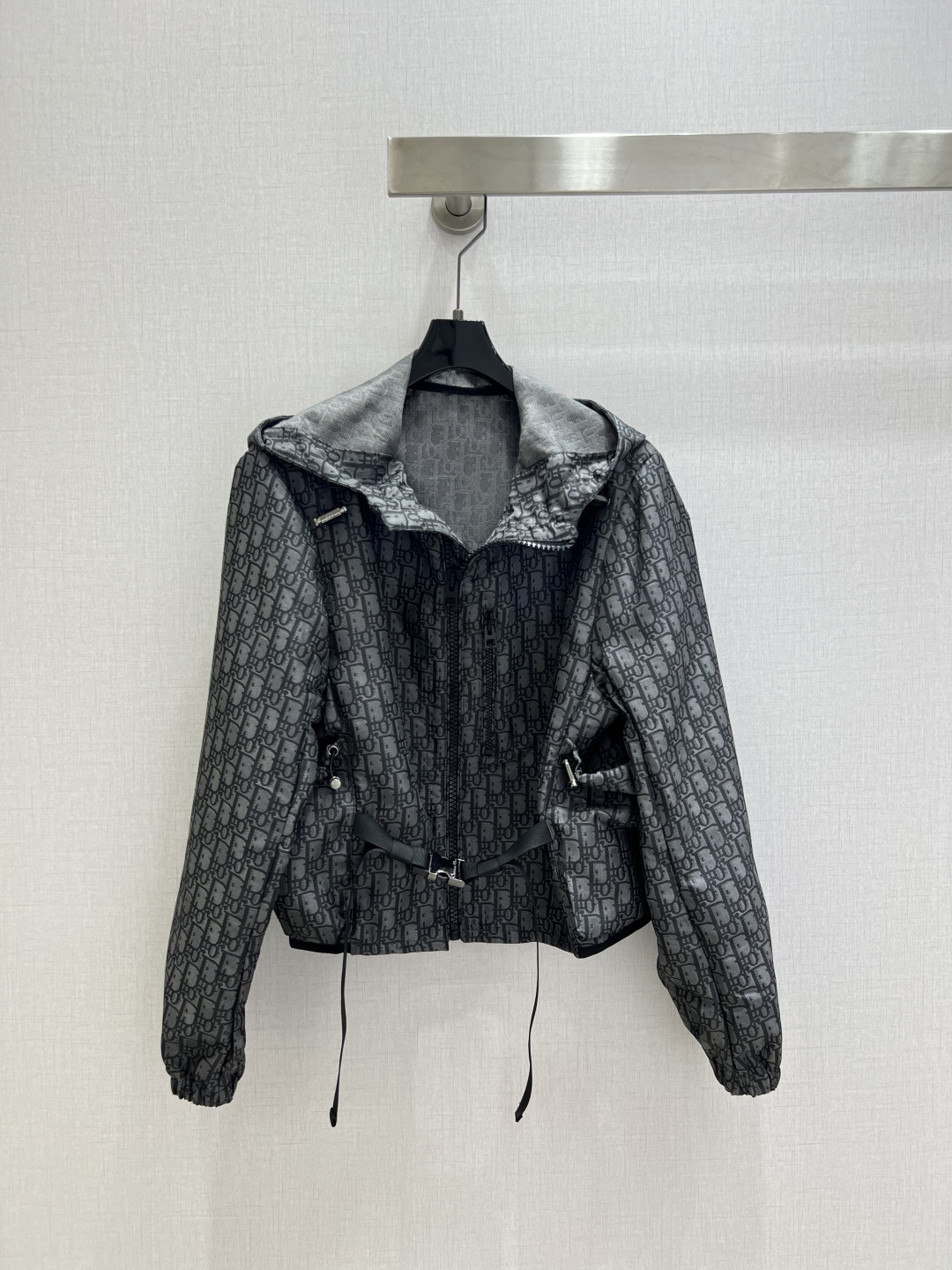 NO:497984,Highly recommended DIO* presbyterian short hooded jacket. The jacquard version is so great that the entire series is available. Take them separately!  Exudes high-end temperament and is more fashionable and has a huge highlight. The design is also very cute. A color SML code. High-quality ABC,,dior,jackets & coats,hats,alexander wang19860909强烈推荐 DIO*老花短款连帽外套 提花版本太赞整个系列都有 都分开拿！散发着高级气质 同时更巨时髦亮点 设计也超级爱 一个色 SML码 高品质ABC,,dior,jackets & coats,hats,alexander wang,Women's clothing