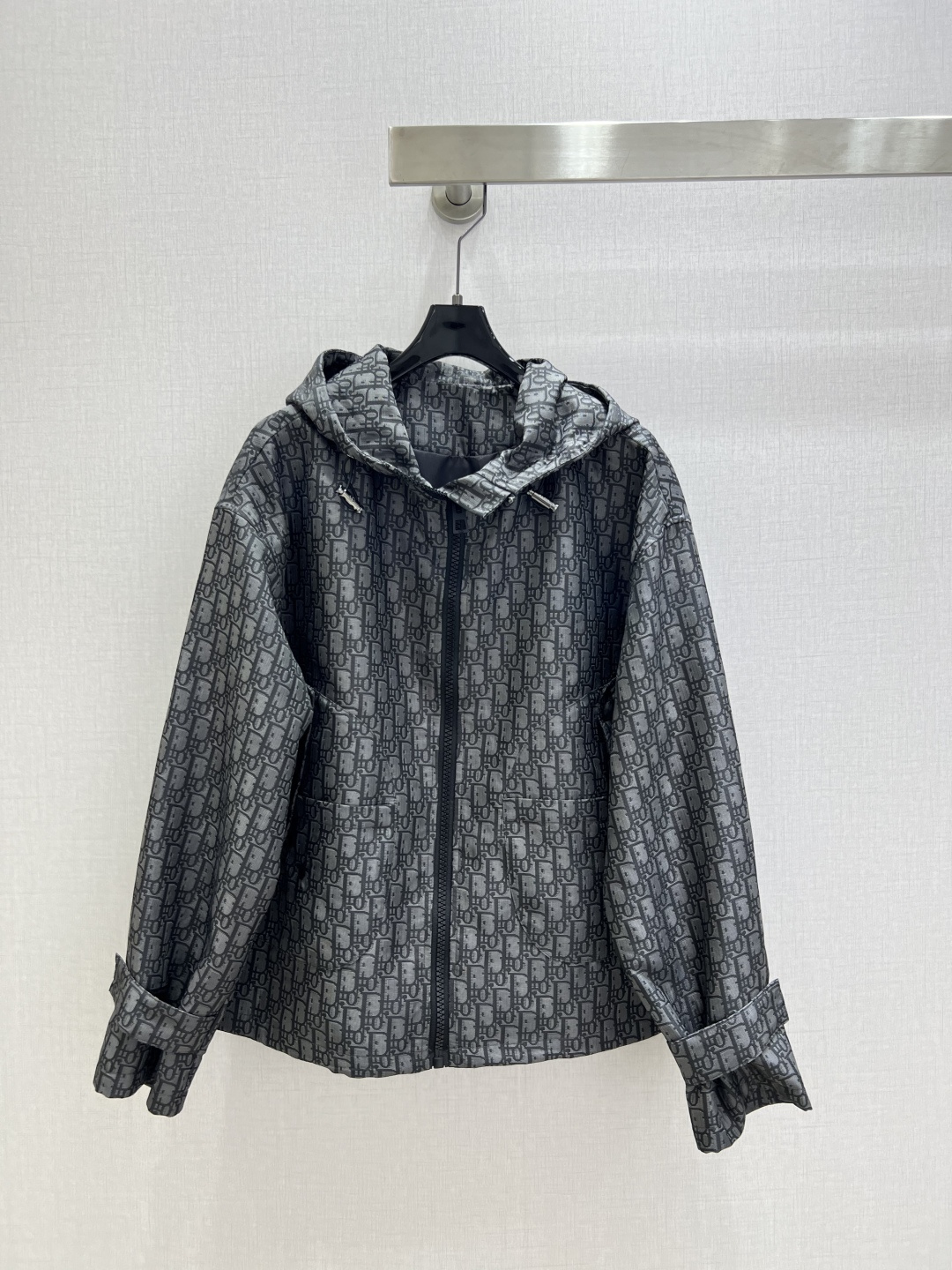 NO:498024,Highly recommended DIO*2025 early autumn new style, classic presbyop jacket, jacquard version is so great that the entire series is available, and they are all separated!  Exudes high-end temperament and is more fashionable and has a huge highlight. The design is also very cute. A color SML code. High-quality ABC,,dior,jackets & coats,alexander wang19860909强烈推荐 DIO*2025早秋新款 经典老花冲锋衣外套 提花版本太赞整个系列都有 都分开拿！散发着高级气质 同时更巨时髦亮点 设计也超级爱 一个色 SML码 高品质ABC,,dior,jackets & coats,alexander wang,Women's clothing