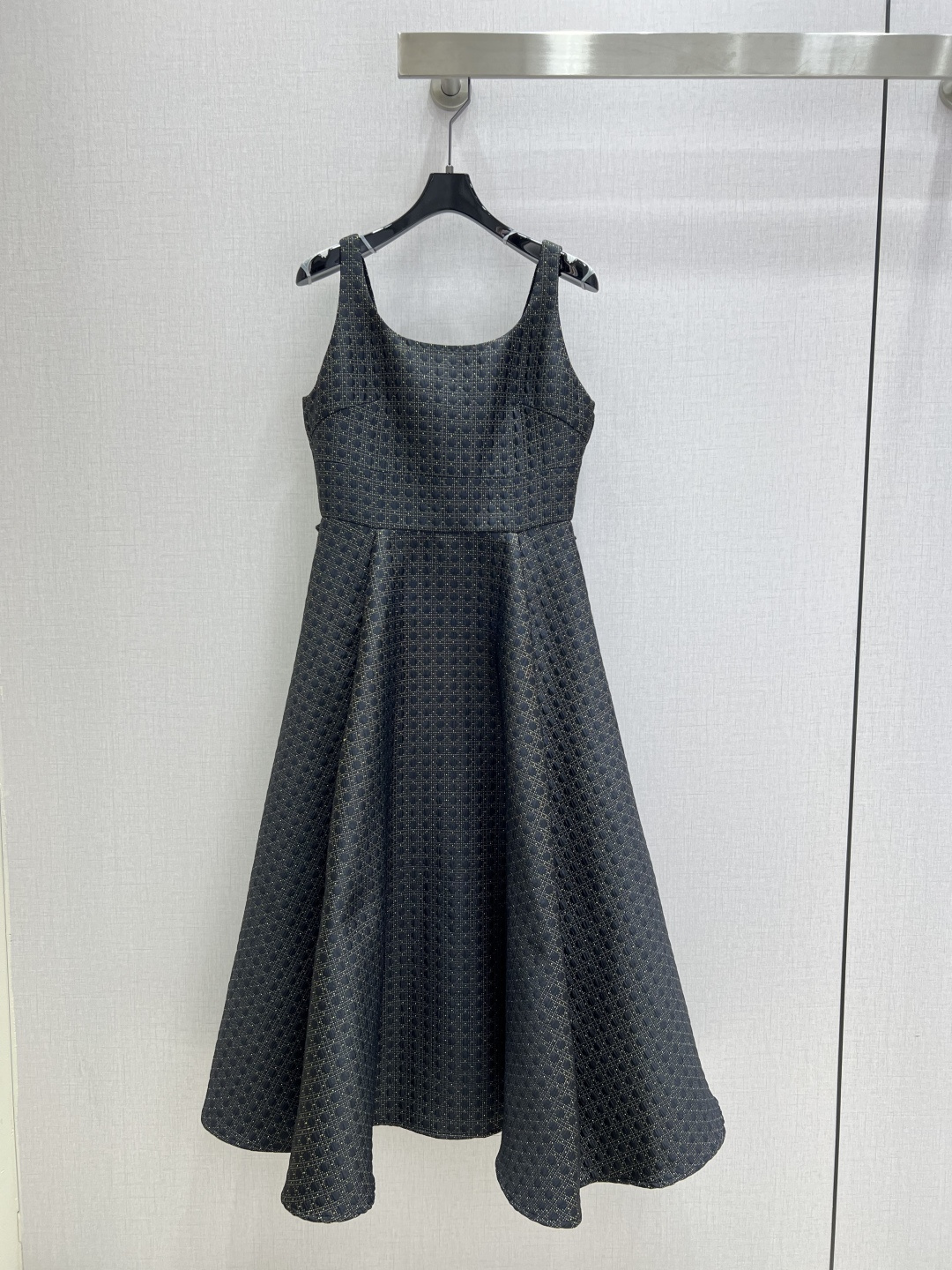 NO:497954,Highly recommended DIO*2025 early autumn new style, bow-decorated waist-mounted suspender dress, quilted quilting technical fabric, waist-closed large A-skirt tailoring design to reduce age-reducing girlish style, elegant temperament and charming, versatile and fashionable and high-end, every girl must have a skirt that can attend various occasions at any time, 3D three-dimensional tailoring style is versatile and not picky, one color, SMLXL code, high-quality ABC,,dior, skirts, alexander wang19860909强烈推荐 DIO*2025早秋新款 蝴蝶结点缀后腰吊带连衣裙 戴妃藤格纹绗缝技术面料 收腰大A裙摆剪裁设计减龄少女风 优雅气质又迷人 百搭时髦又高级 每个女生衣橱必备一条随时出席各种场合的裙子 3D立体剪裁版型百搭不挑人 一个色 SMLXL码 高品质ABC,,dior,skirts,alexander wang,Women's clothing