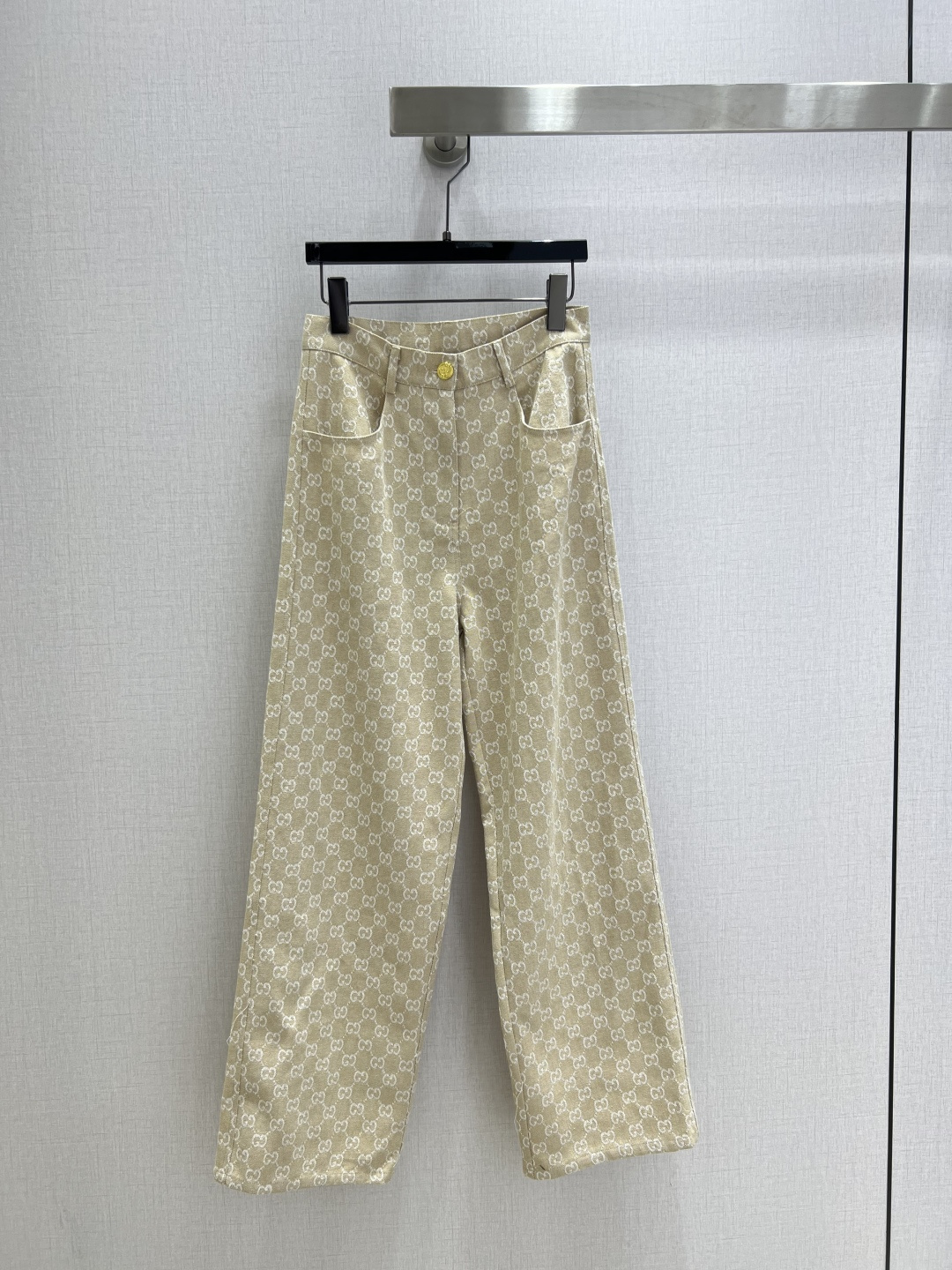 NO:499874,Highly recommended GUC*2025 early autumn new style, classic presbyterian long-sleeved shirt, presbyterian straight trousers, separate batches, jacquard fabric, three-dimensional cut, all-round exquisite, beautiful inside and outside, celebrity outfit, super slimming, super pulling leg proportion, simple, fashionable and high-end, daily elegant and fashionable, huge and versatile, good color, high-end fabric, high-quality and textured, essential for dates and shopping, two colors, SML code, high-quality,,gucci,shirts,alexander wang19860909强烈推荐 GUC*2025早秋新款 经典老花长袖衬衫老花直筒长裤 分开批 提花面料 整件立体剪裁 全方位精致做里里外外都好好看 明星穿搭 上身超级遮肉显瘦 超拉腿部比例 简简单单 穿出时髦的高级感 日常优雅又时髦巨百搭 颜色很好看 面料高级又有质感 约会逛街必备 两个色 SML码 高品质,,gucci,shirts,alexander wang,Women's clothing