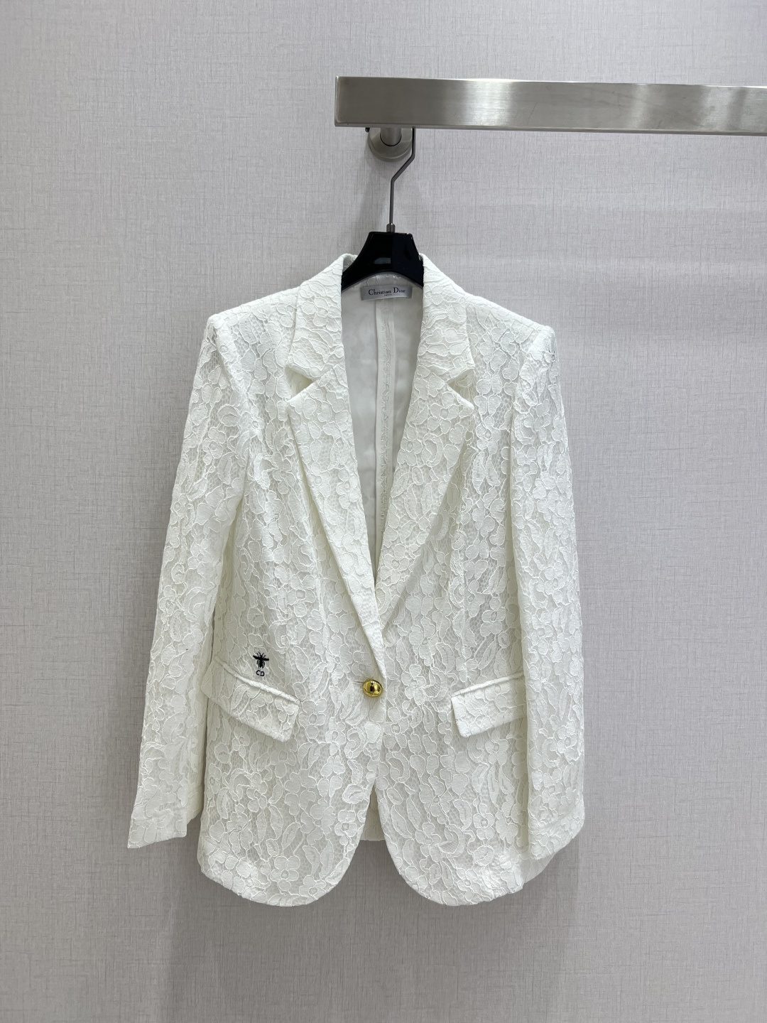 NO:501297,Highly recommended DIO* early autumn new style, water-soluble lace suit jacket, low-key at a glance, a stunning style, water-soluble flowers, super beautiful lifelike butterfly love flowers, beautiful fairy This length can show off the body proportions well and maintain elegance and stability, and can hold on to various occasions. Two colors SML code, high-quality ABC,,dior, jackets & coats,business suit,alexander wang19860909强烈推荐 DIO*早秋新款 水溶蕾丝西装外套 一眼低调 细看惊艳的一款 水溶花 超好看栩栩如生的蝶恋花 唯美仙女 这个长度能很好展现身材比例又保持优雅稳重能hold住各种场合 两个色 SML码 高品质ABC,,dior,jackets & coats,business suit,alexander wang,Women's clothing