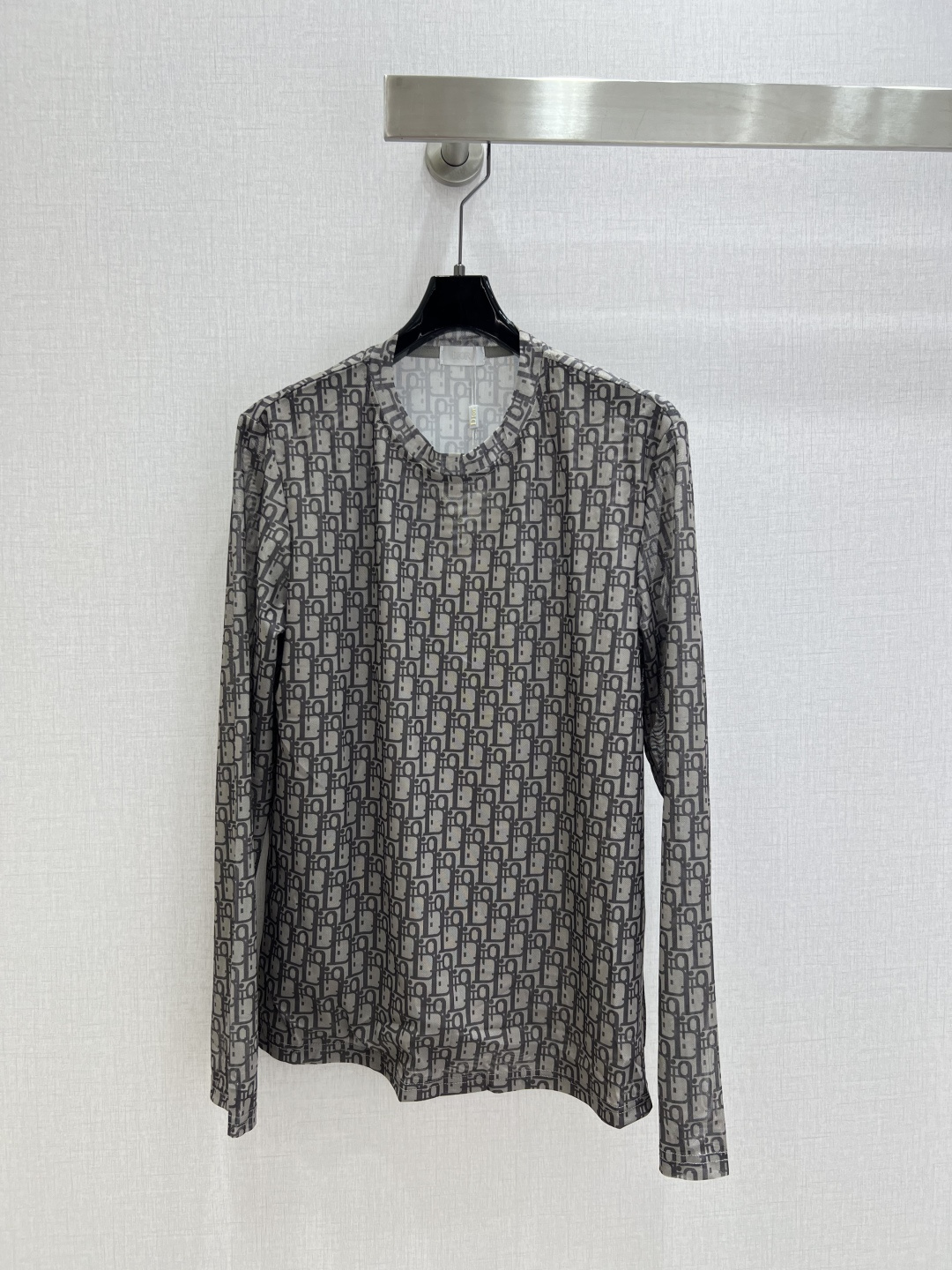 NO:500785,Highly recommended DIO*2025 early autumn new style, full-print mesh base top, penetrating printing, high-end and atmospheric, soft and elastic, comfortable, full of high-end outfit, semi-transparent, innovative fabric, light and soft, the real thing is very good!  Tighten your body to show off your figure, your upper body is fashionable and versatile, and your outfit is beautiful. It is also beautiful to wear it off when you take off your coat!  High-quality workmanship depends on details Two colors SML code High-quality ABC,,dior,jackets & coats,alexander wang19860909强烈推荐 DIO*2025早秋新款 满印网纱打底上衣 渗透印花 高级大气 柔软弹力很舒服 满满的穿搭高级感 半透视 创新面料 轻盈柔软 实物非常赞！紧身显身材 上身洋气百搭,穿搭好看 脱掉外套里搭也是美美的！高品质做工看细节 两个色 SML码 高品质ABC,,dior,jackets & coats,alexander wang,Women's clothing